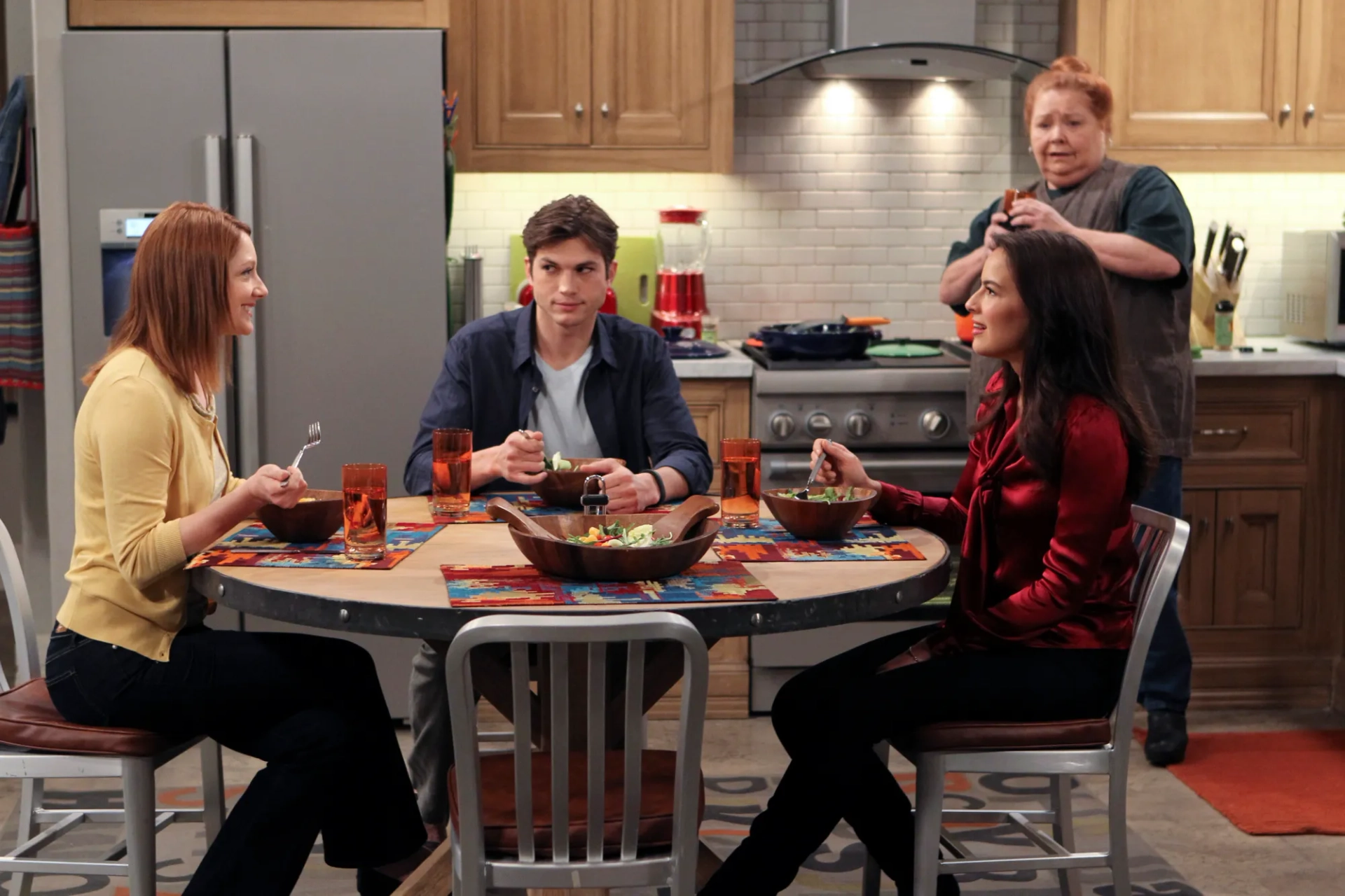 Conchata Ferrell, Ashton Kutcher, Judy Greer, and Sophie Winkleman in Two and a Half Men (2003)