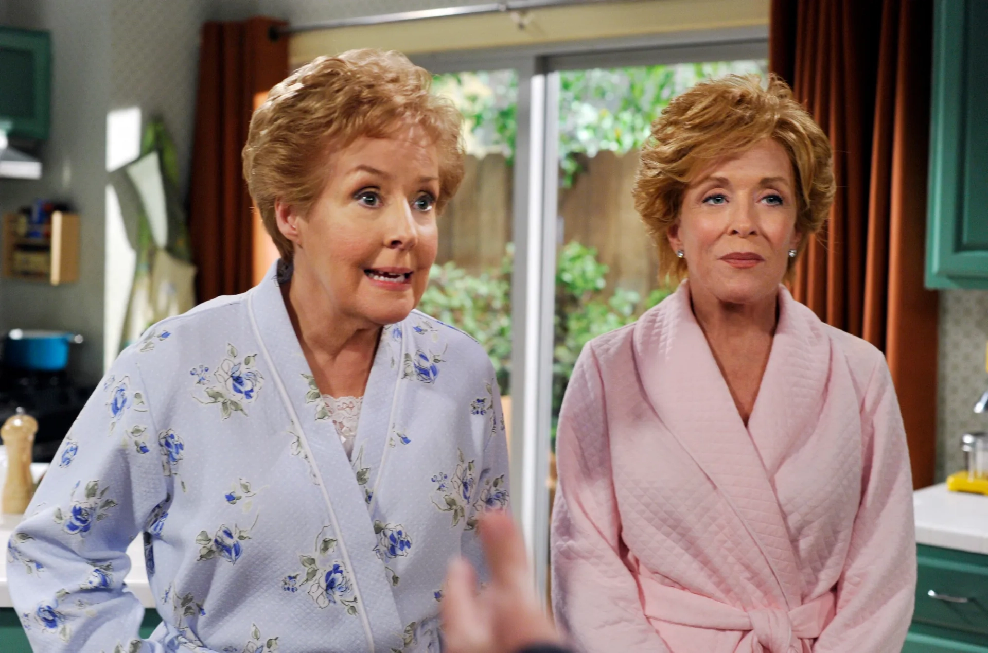 Georgia Engel and Holland Taylor in Two and a Half Men (2003)