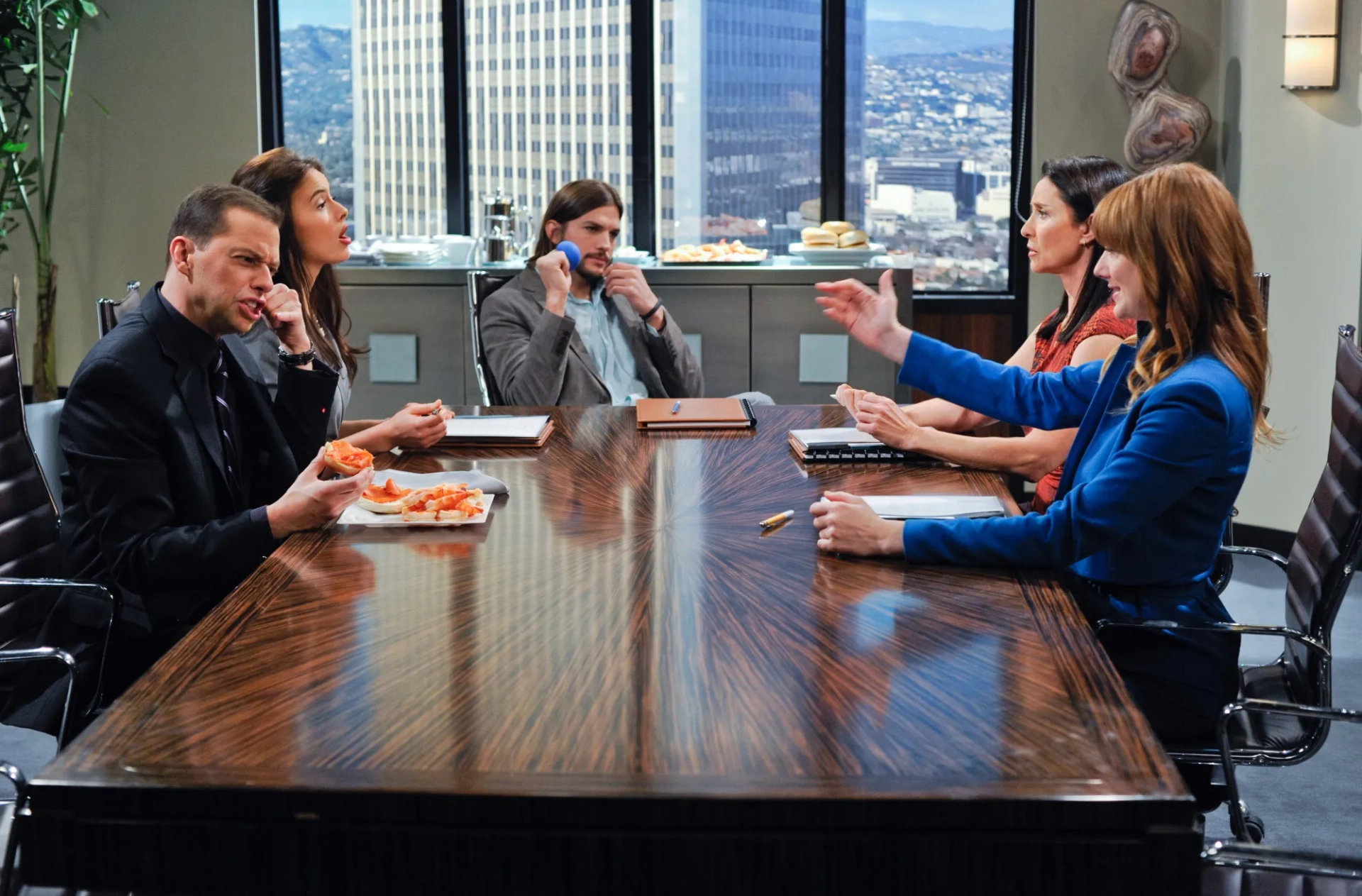 Mimi Rogers, Jon Cryer, Ashton Kutcher, Judy Greer, and Sophie Winkleman in Two and a Half Men (2003)