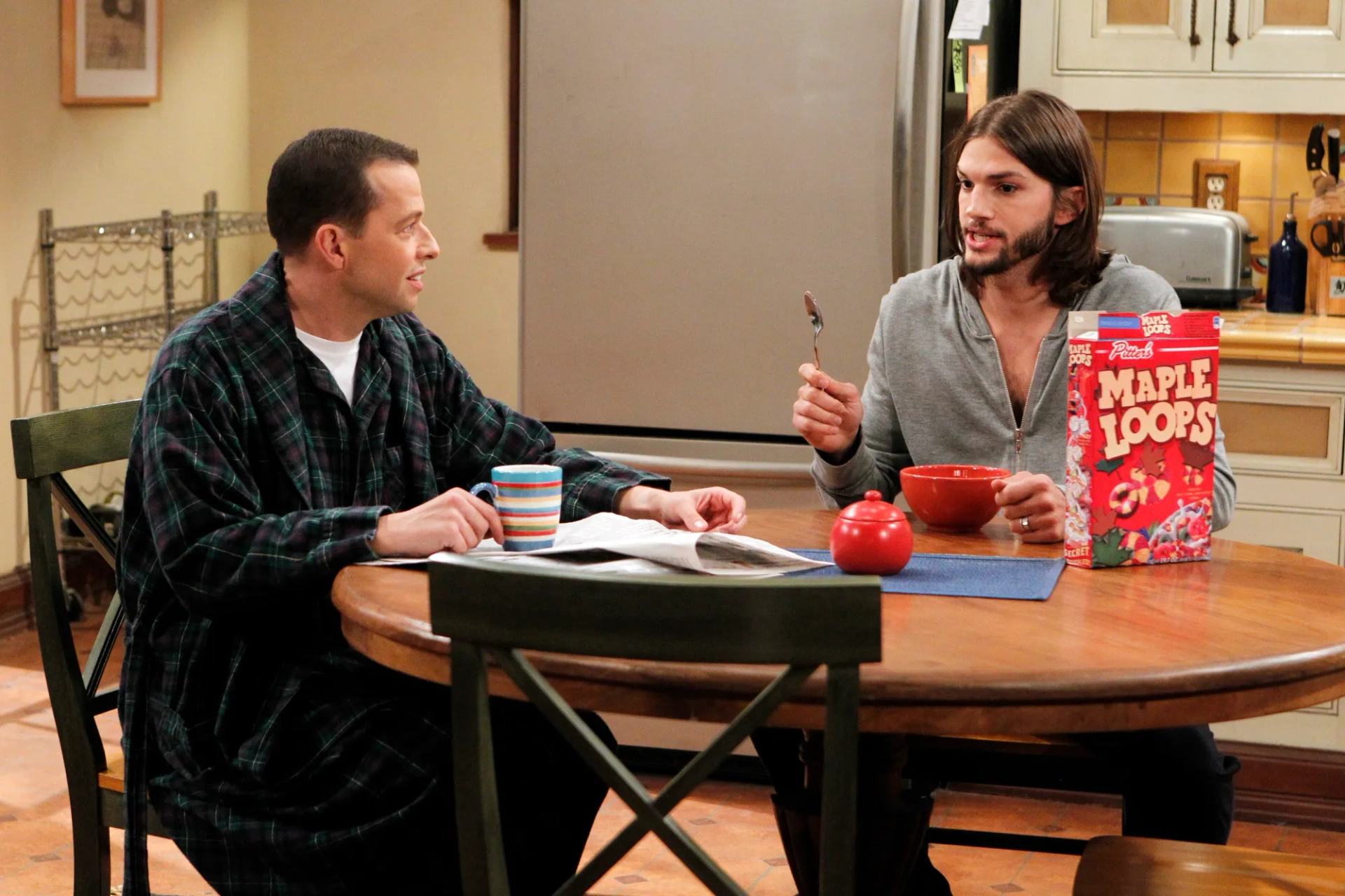 Jon Cryer and Ashton Kutcher in Two and a Half Men (2003)