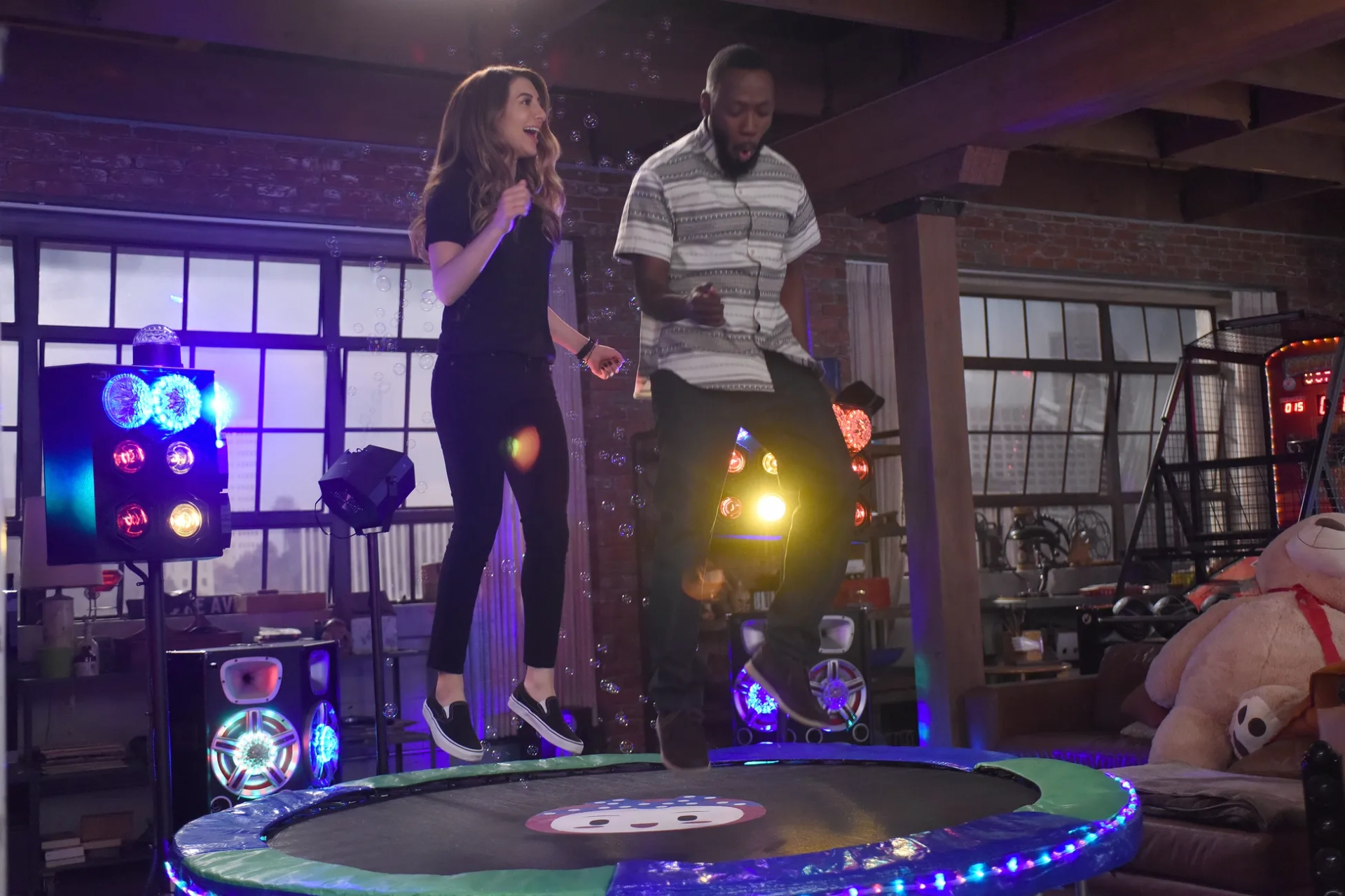 Nasim Pedrad and Lamorne Morris in New Girl (2011)