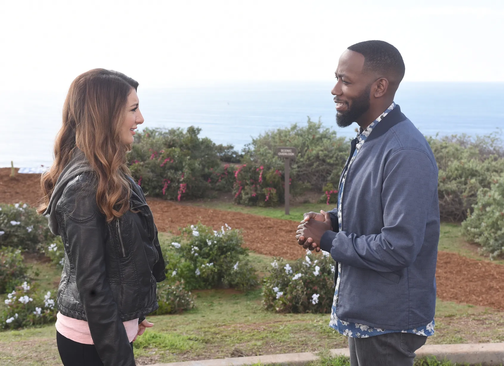 Nasim Pedrad and Lamorne Morris in New Girl (2011)