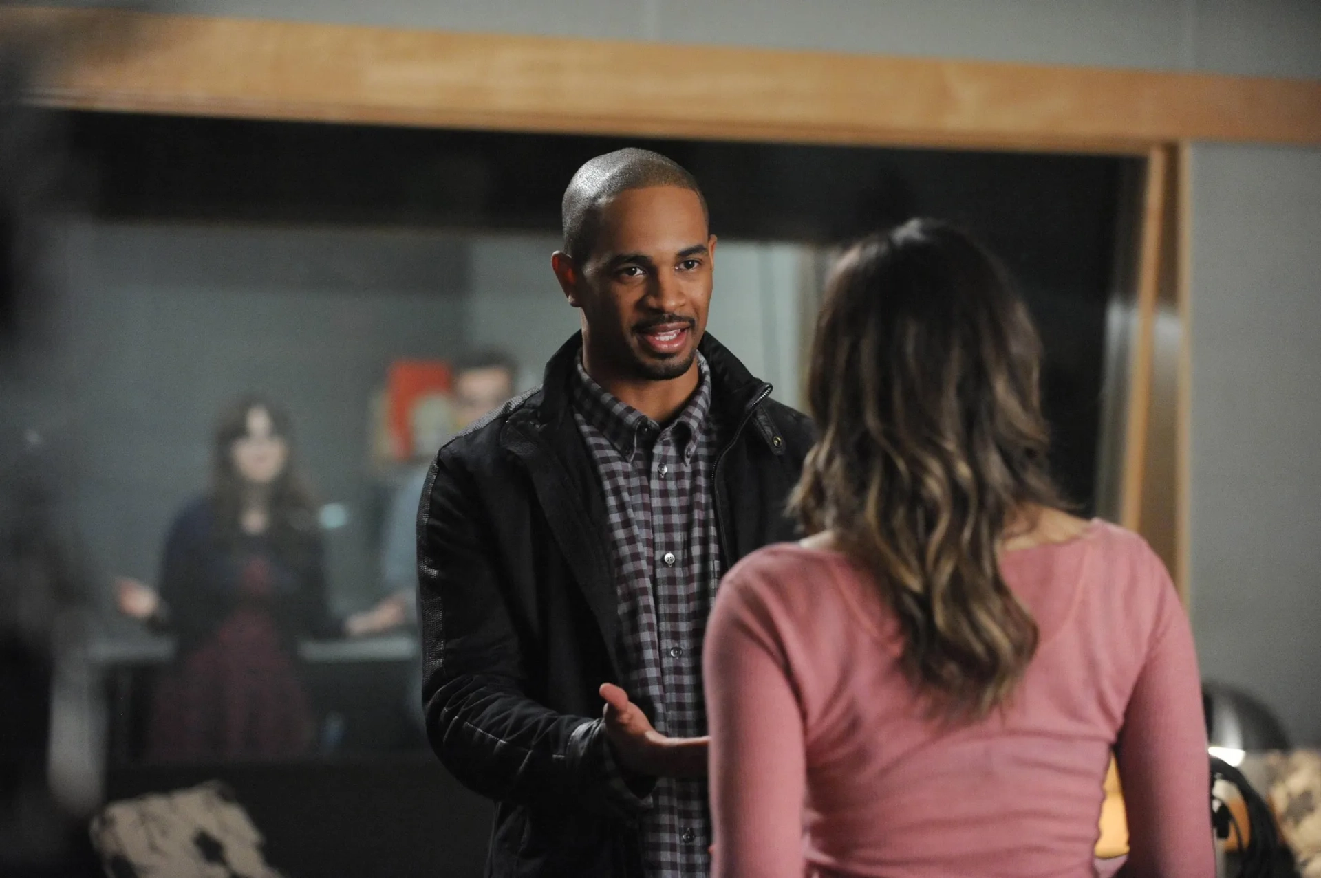 Damon Wayans Jr. and Meaghan Rath in New Girl (2011)