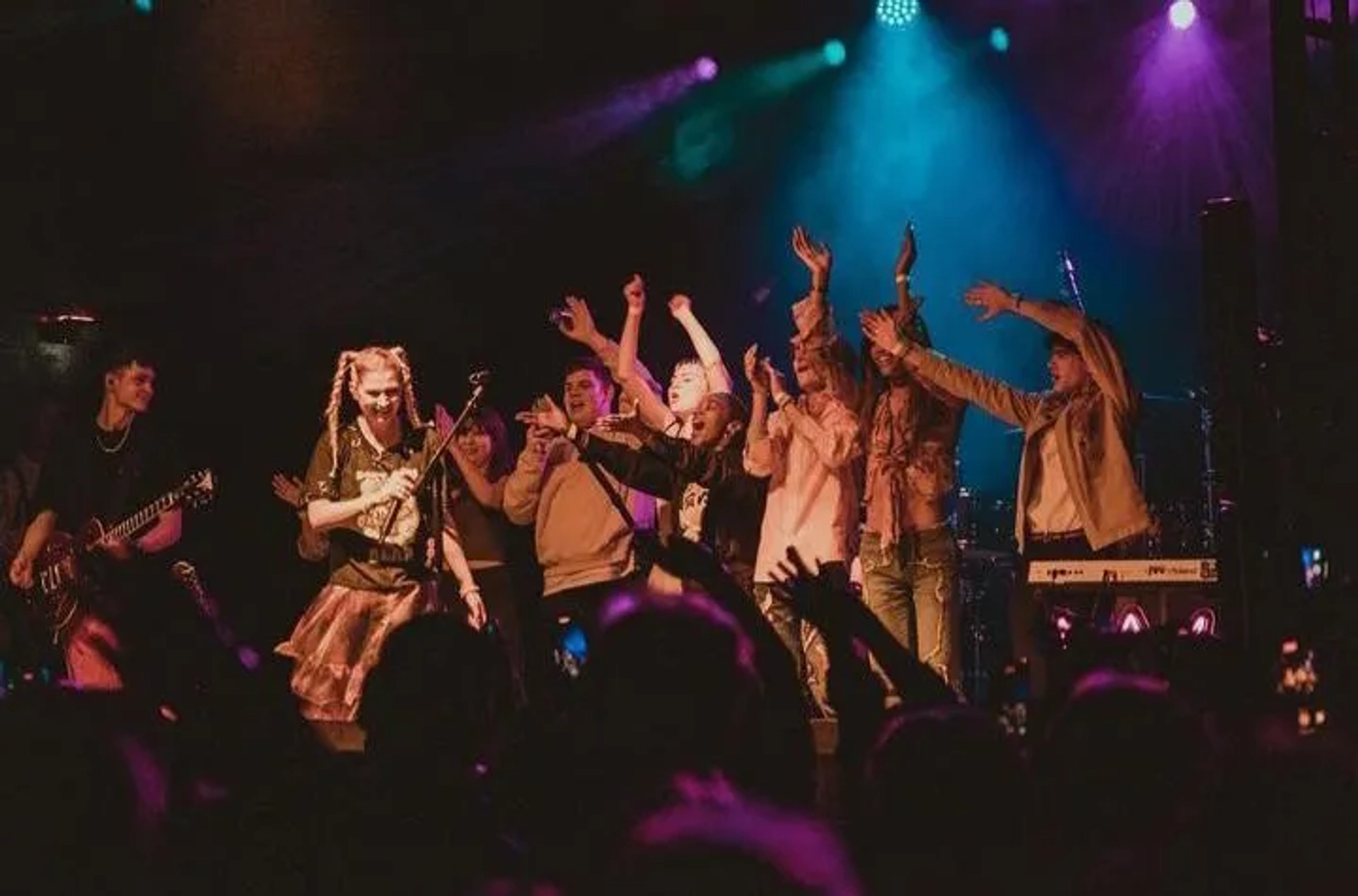 Joe Locke, Yasmin Finney, Kizzy Edgell, Tobie Donovan, Rhea Norwood, and Sebastian Croft at an event for Heartstopper (2022)