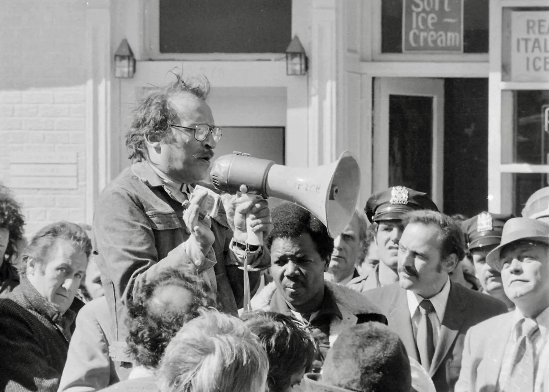 Sidney Lumet in Dog Day Afternoon (1975)