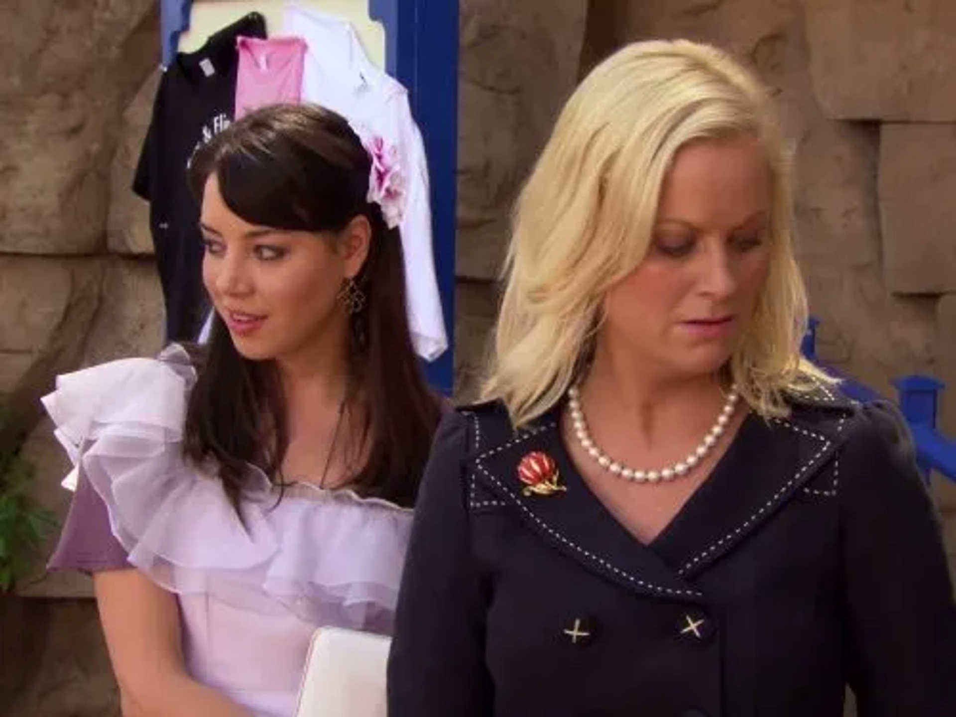 Amy Poehler and Aubrey Plaza in Parks and Recreation (2009)