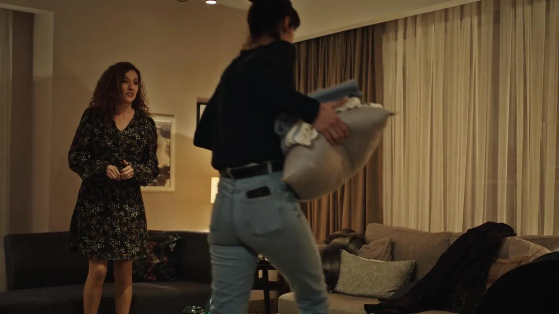 Cansu Dere and Berfu Öngören in Persona (2018)