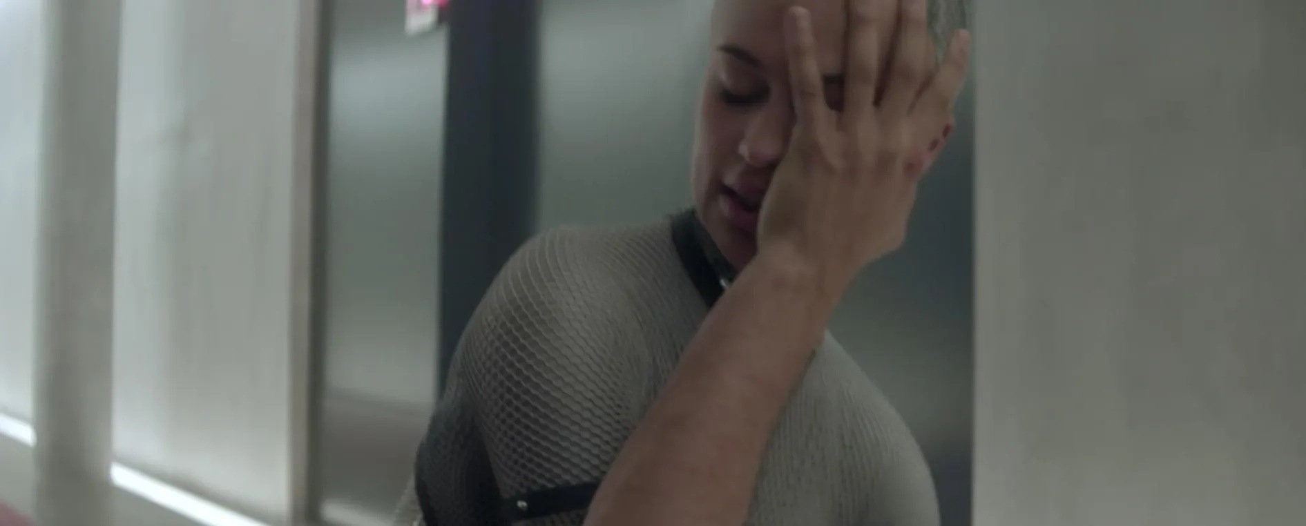 Oscar Isaac and Alicia Vikander in Ex Machina (2014)