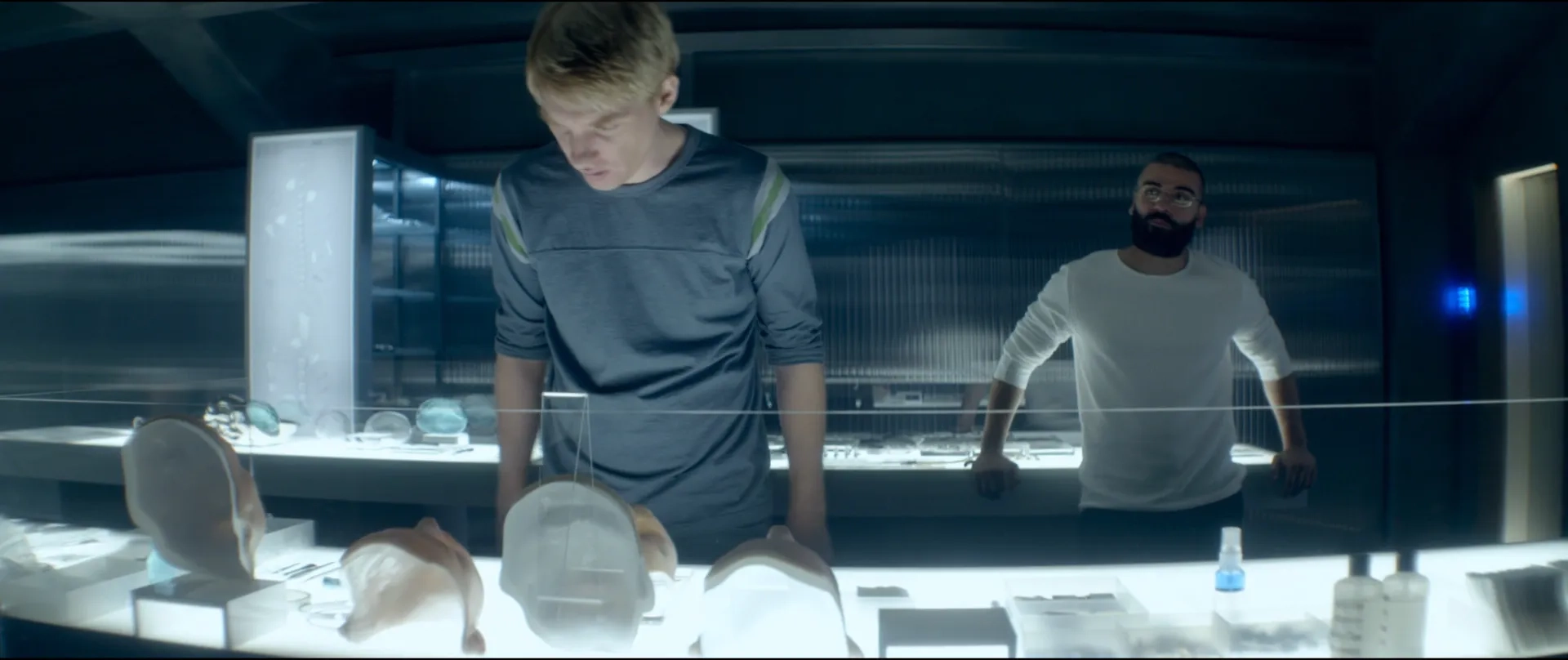 Oscar Isaac and Domhnall Gleeson in Ex Machina (2014)