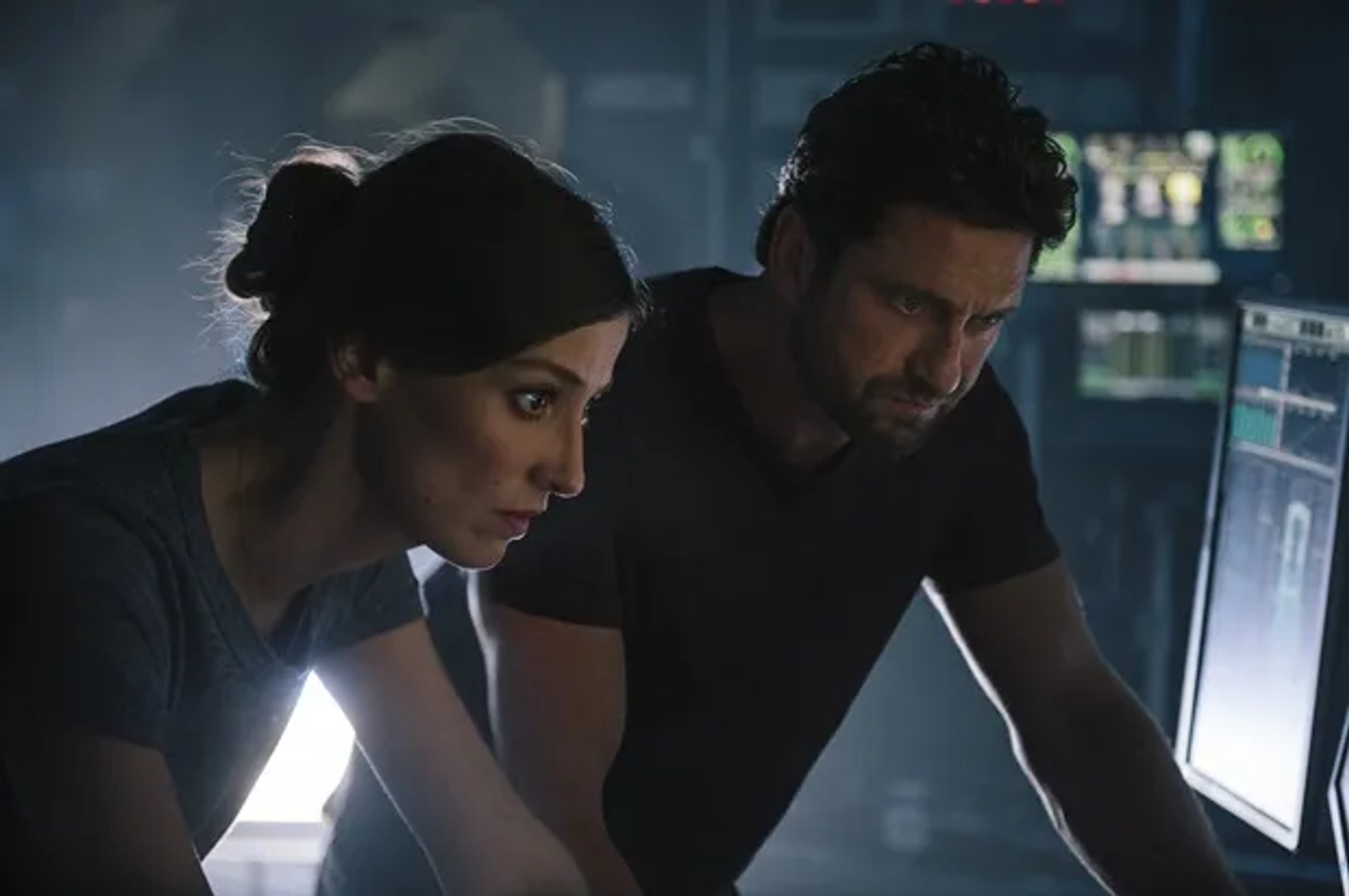 Gerard Butler and Alexandra Maria Lara in Geostorm (2017)