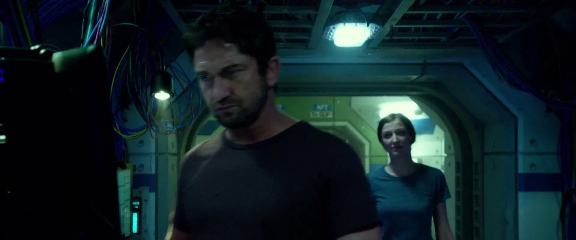 Gerard Butler and Alexandra Maria Lara in Geostorm (2017)