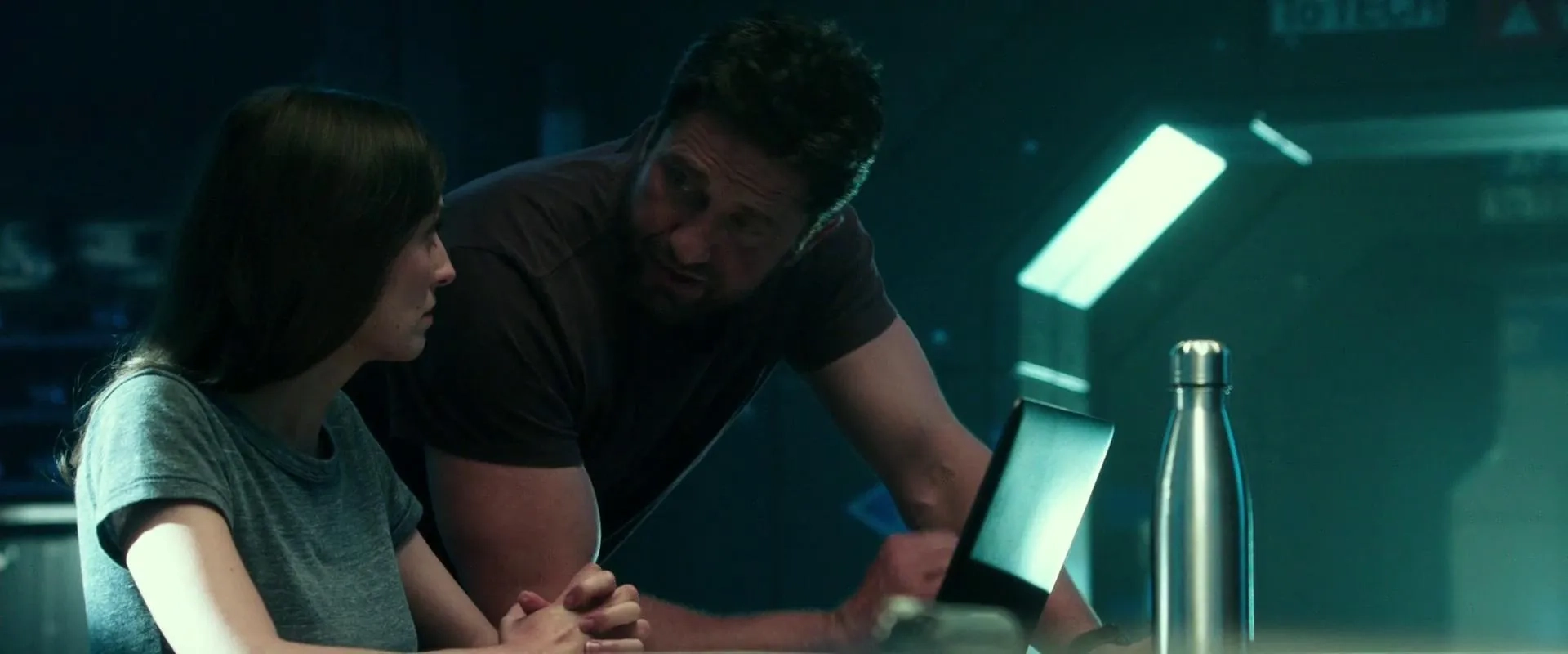 Gerard Butler and Alexandra Maria Lara in Geostorm (2017)