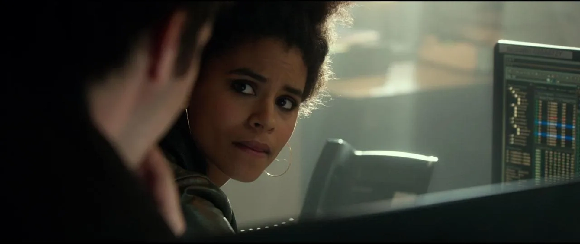 Jim Sturgess and Zazie Beetz in Geostorm (2017)