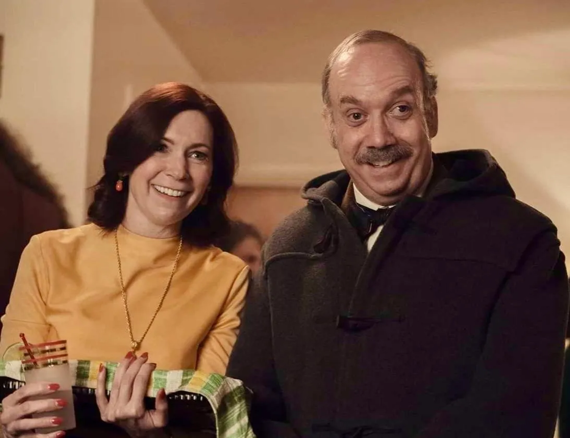 Paul Giamatti and Carrie Preston in The Holdovers (2023)