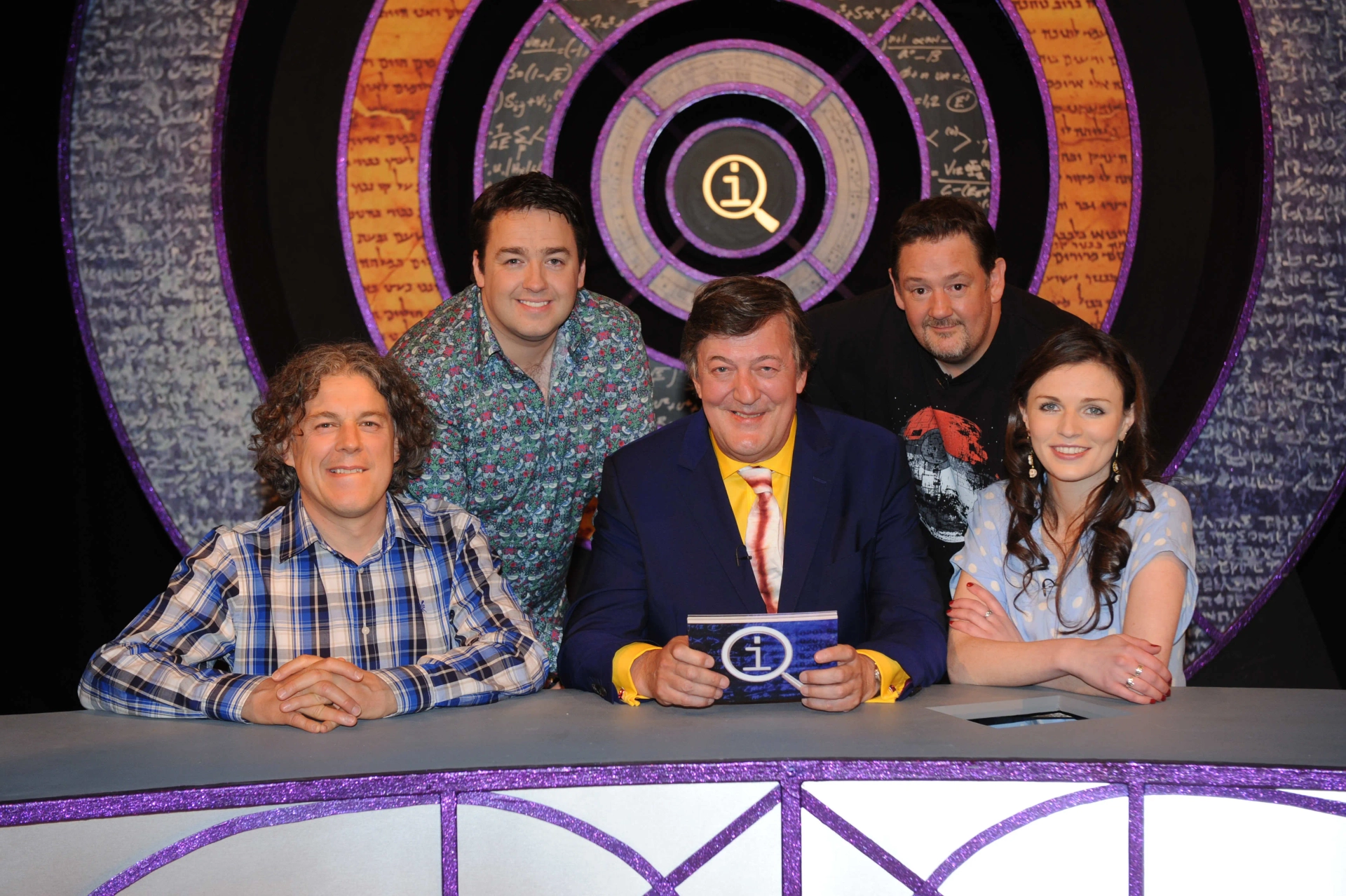 Stephen Fry, Alan Davies, Johnny Vegas, Jason Manford, and Aisling Bea in QI (2003)