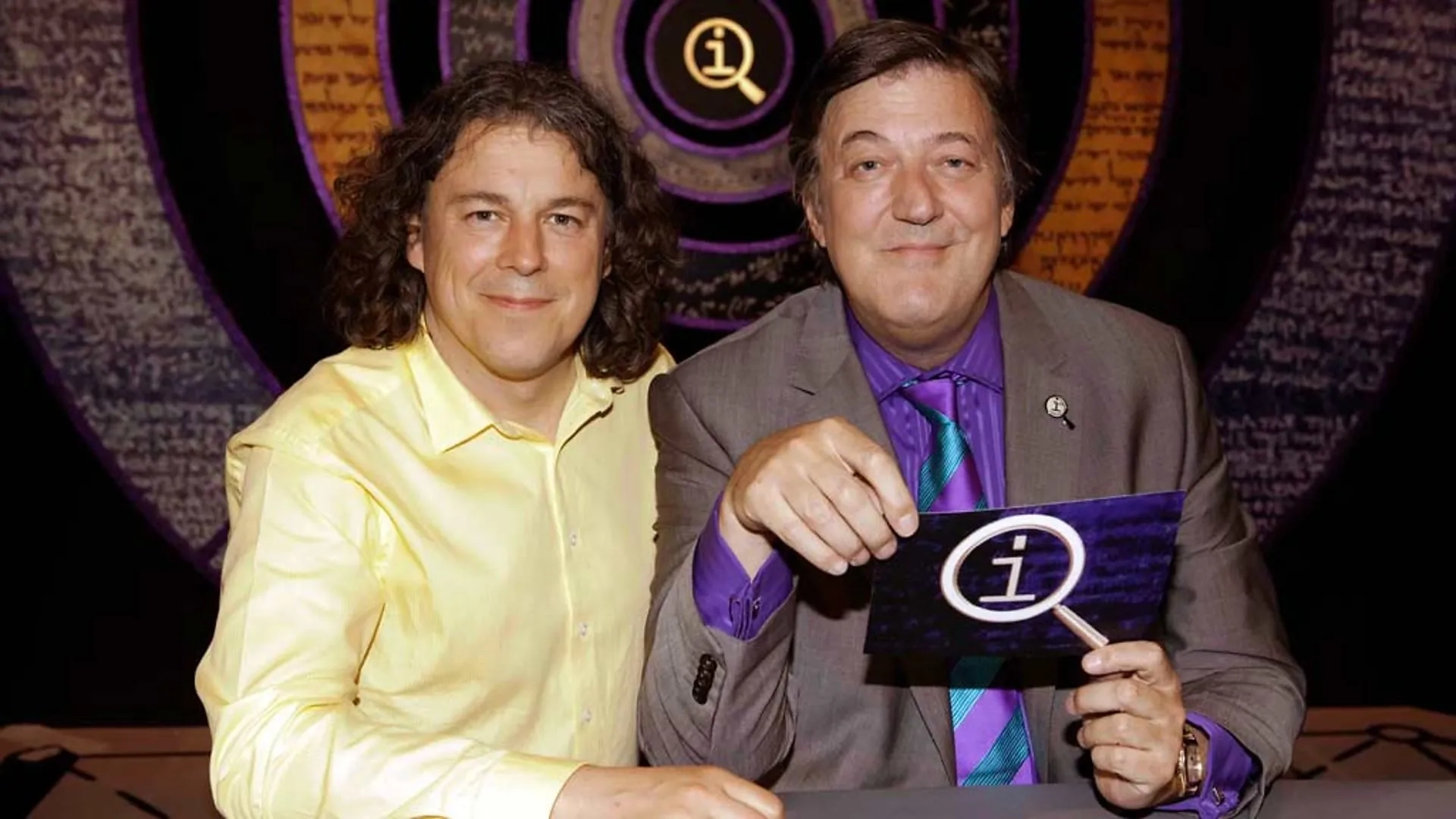 Stephen Fry and Alan Davies in QI (2003)