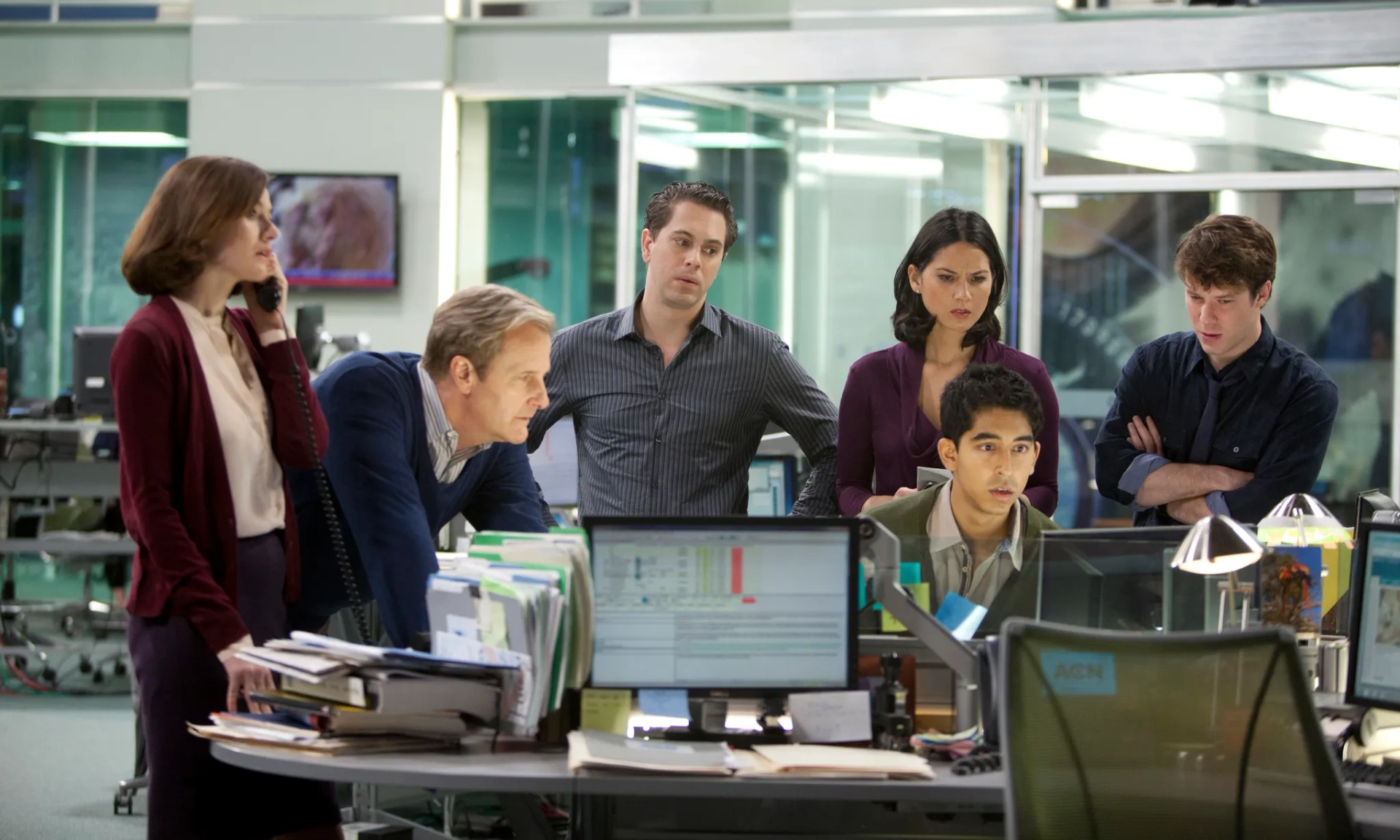 Jeff Daniels, John Gallagher Jr., Emily Mortimer, Thomas Sadoski, Olivia Munn, and Dev Patel in The Newsroom (2012)