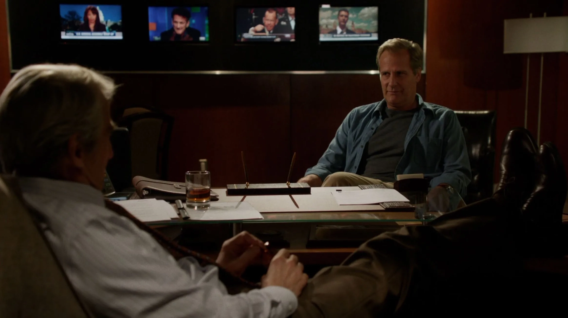 Jeff Daniels and Sam Waterston in The Newsroom (2012)