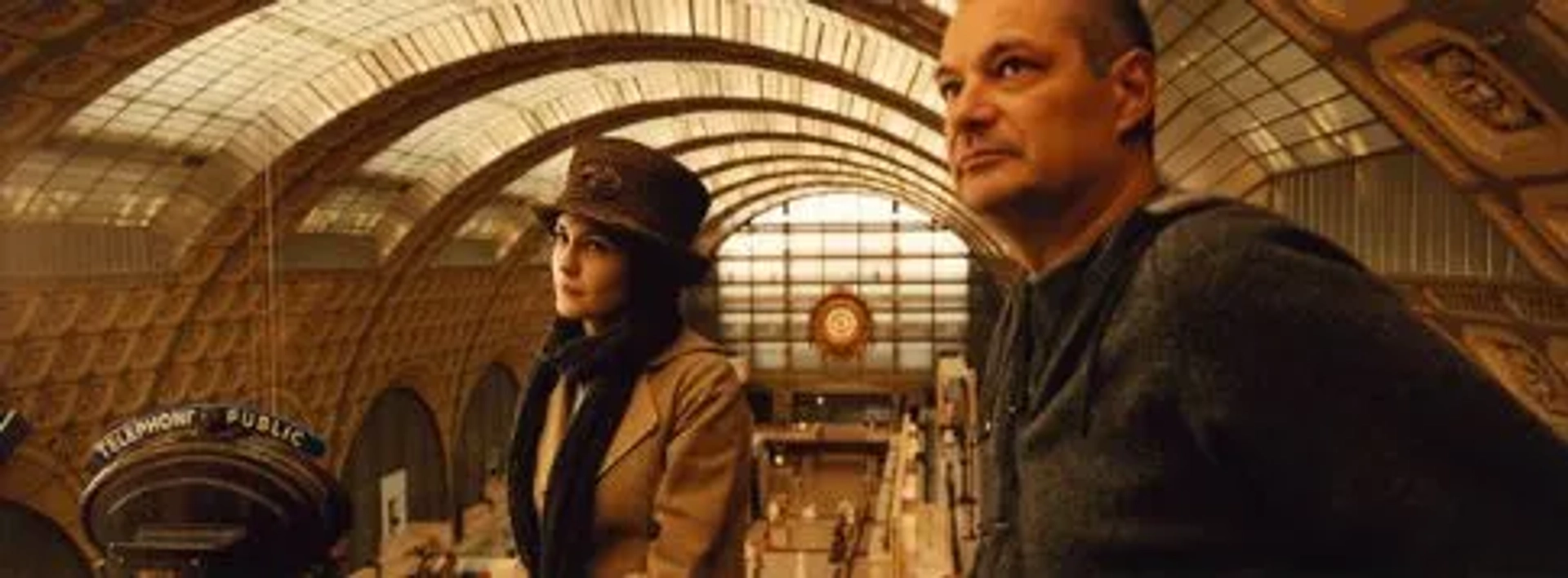 Jean-Pierre Jeunet and Audrey Tautou in A Very Long Engagement (2004)