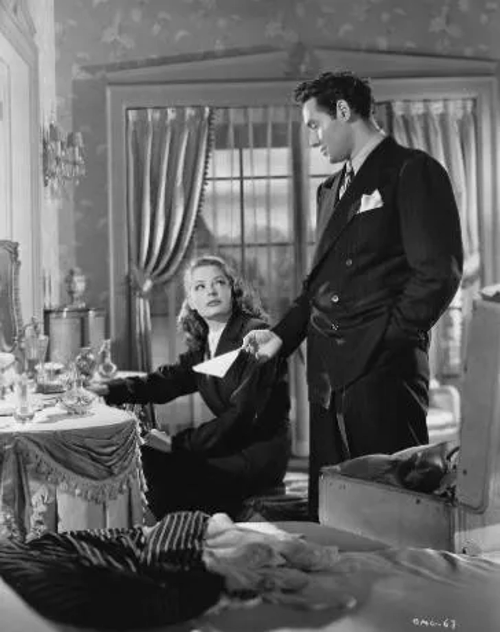 Jane Greer and Paul Valentine in Out of the Past (1947)