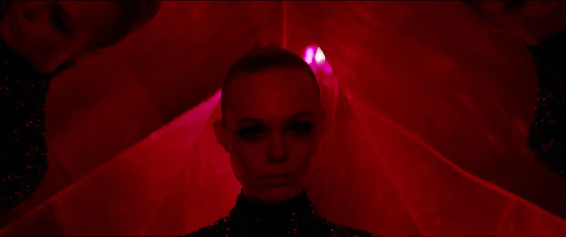 فیلم شیطان نئونی (The Neon Demon 2016)