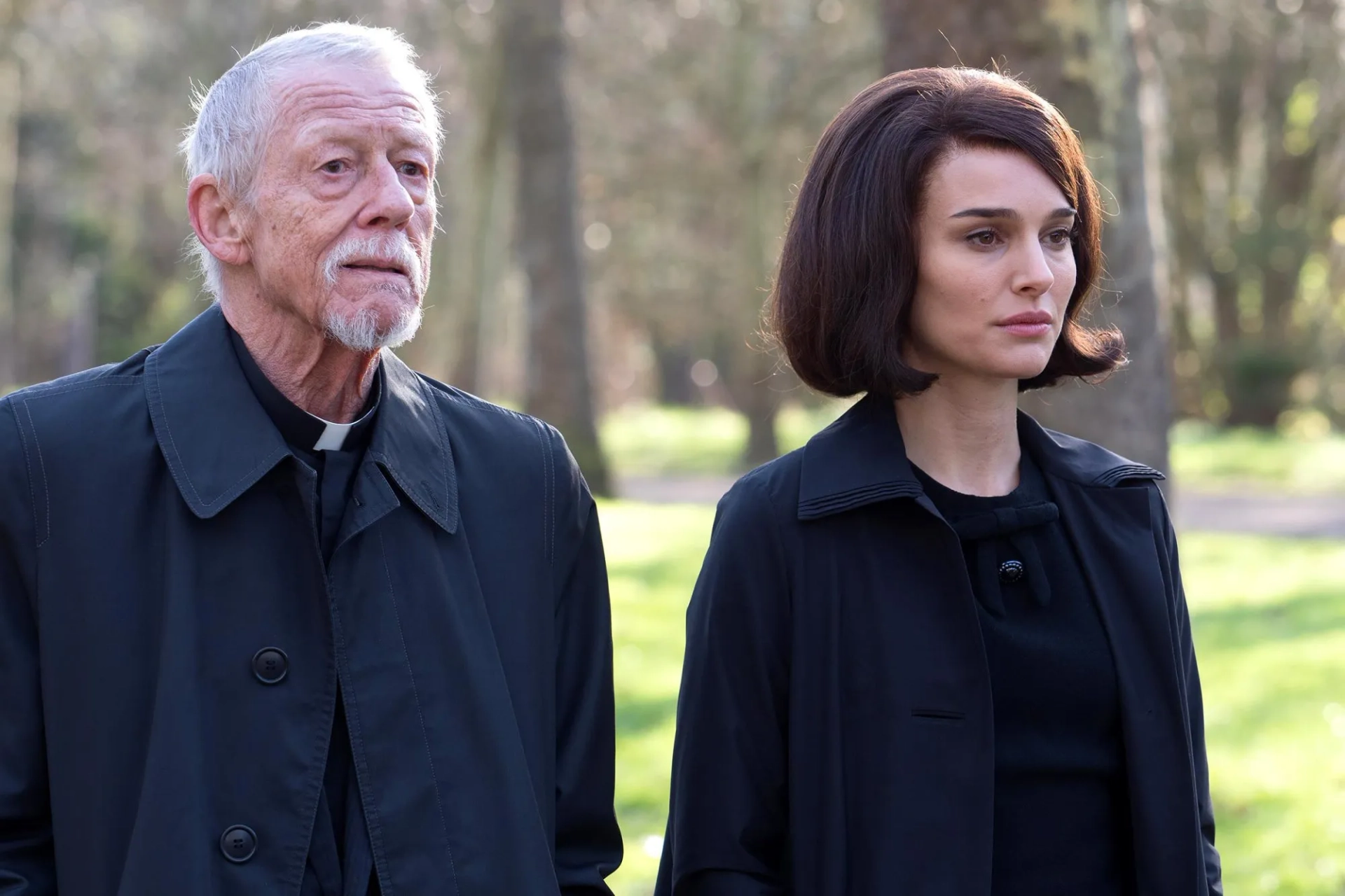 Natalie Portman and John Hurt in Jackie (2016)