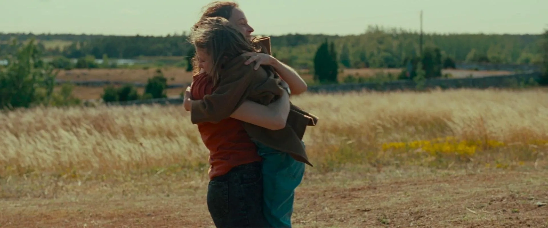 Grace Delrue and Vicky Krieps in Bergman Island (2021)