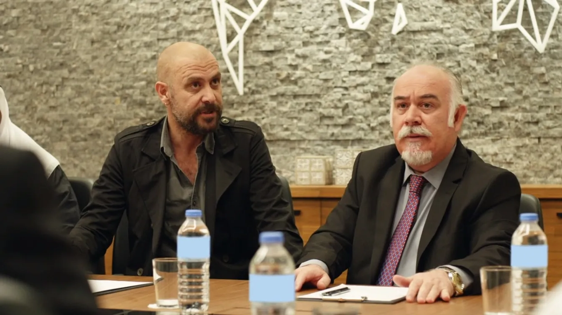 Güven Kiraç and Nejat Isler in Behzat Ç: An Ankara Detective Story: 105.Bölüm (2019)