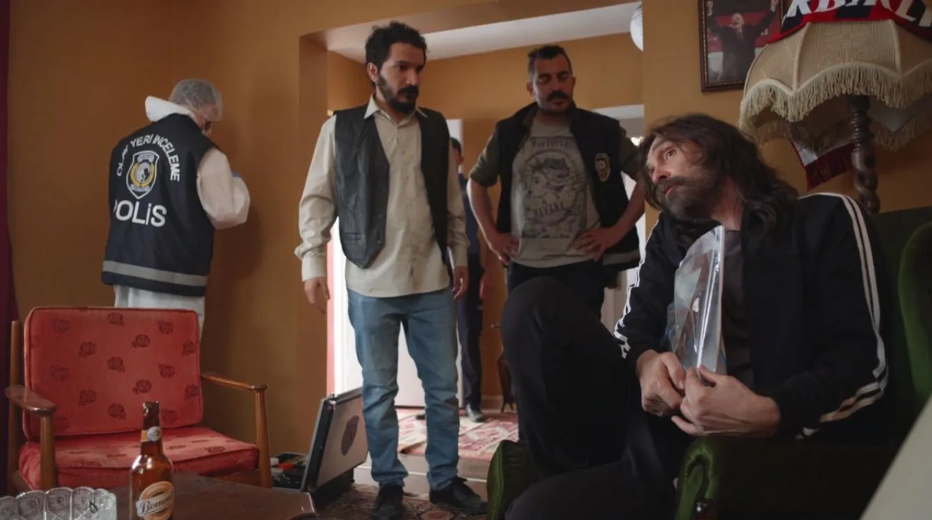 Erdal Besikçioglu and Inanç Konukçu in Behzat Ç: An Ankara Detective Story: 98.Bölüm (2019)