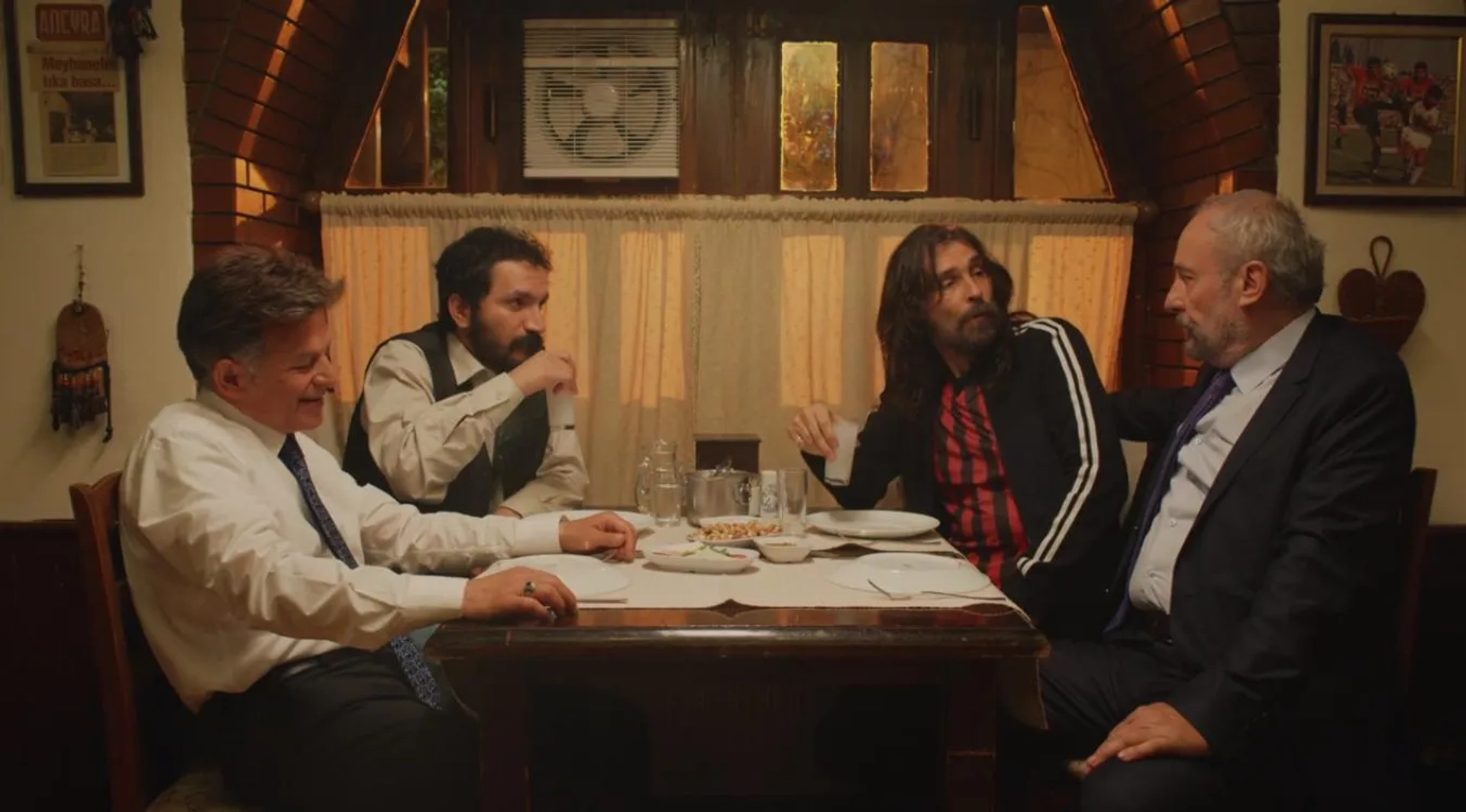 Ege Aydan, Erdal Besikçioglu, Inanç Konukçu, and Eray Eserol in Behzat Ç: An Ankara Detective Story: 97.Bölüm (2019)