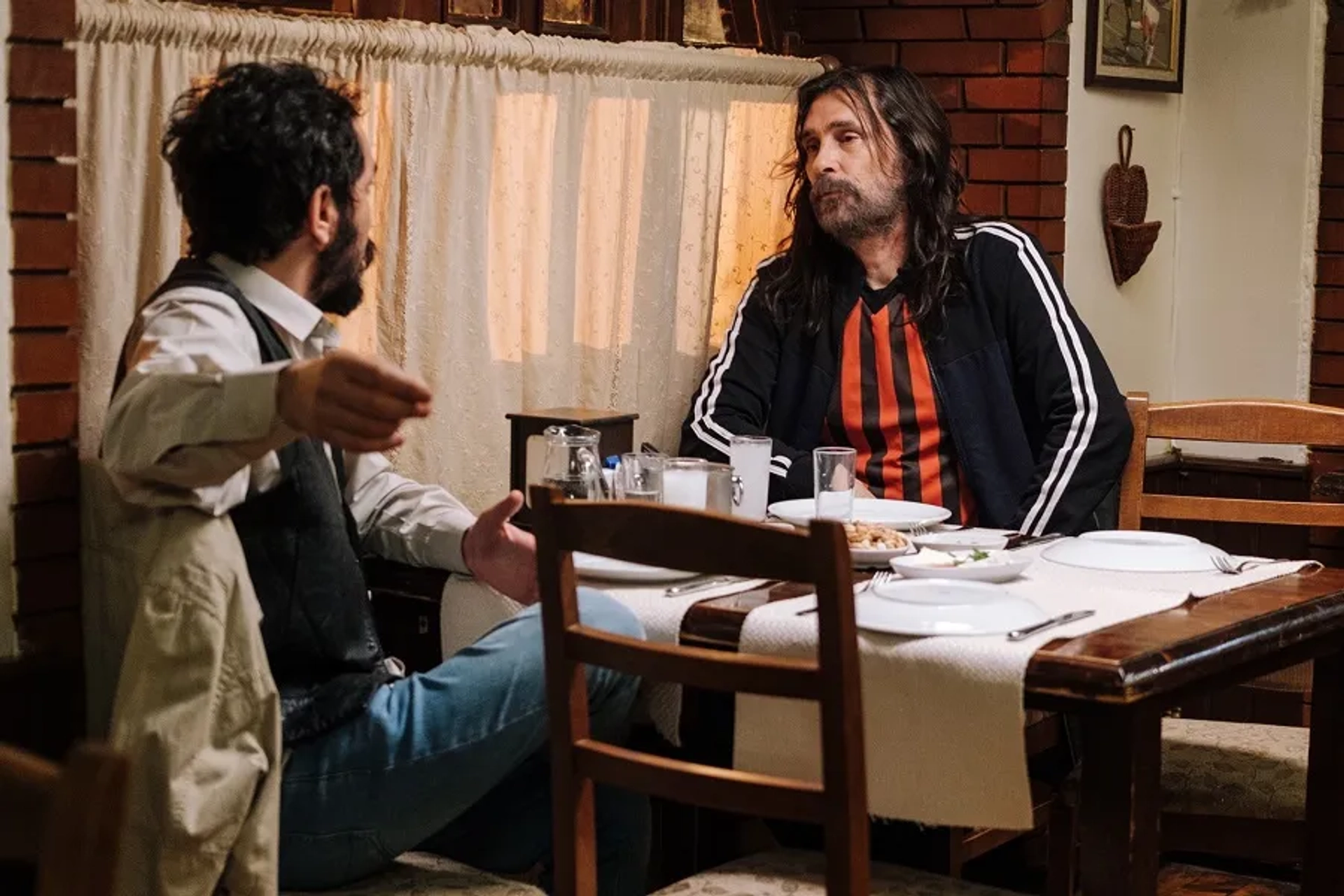 Erdal Besikçioglu and Inanç Konukçu in Behzat Ç: An Ankara Detective Story (2010)