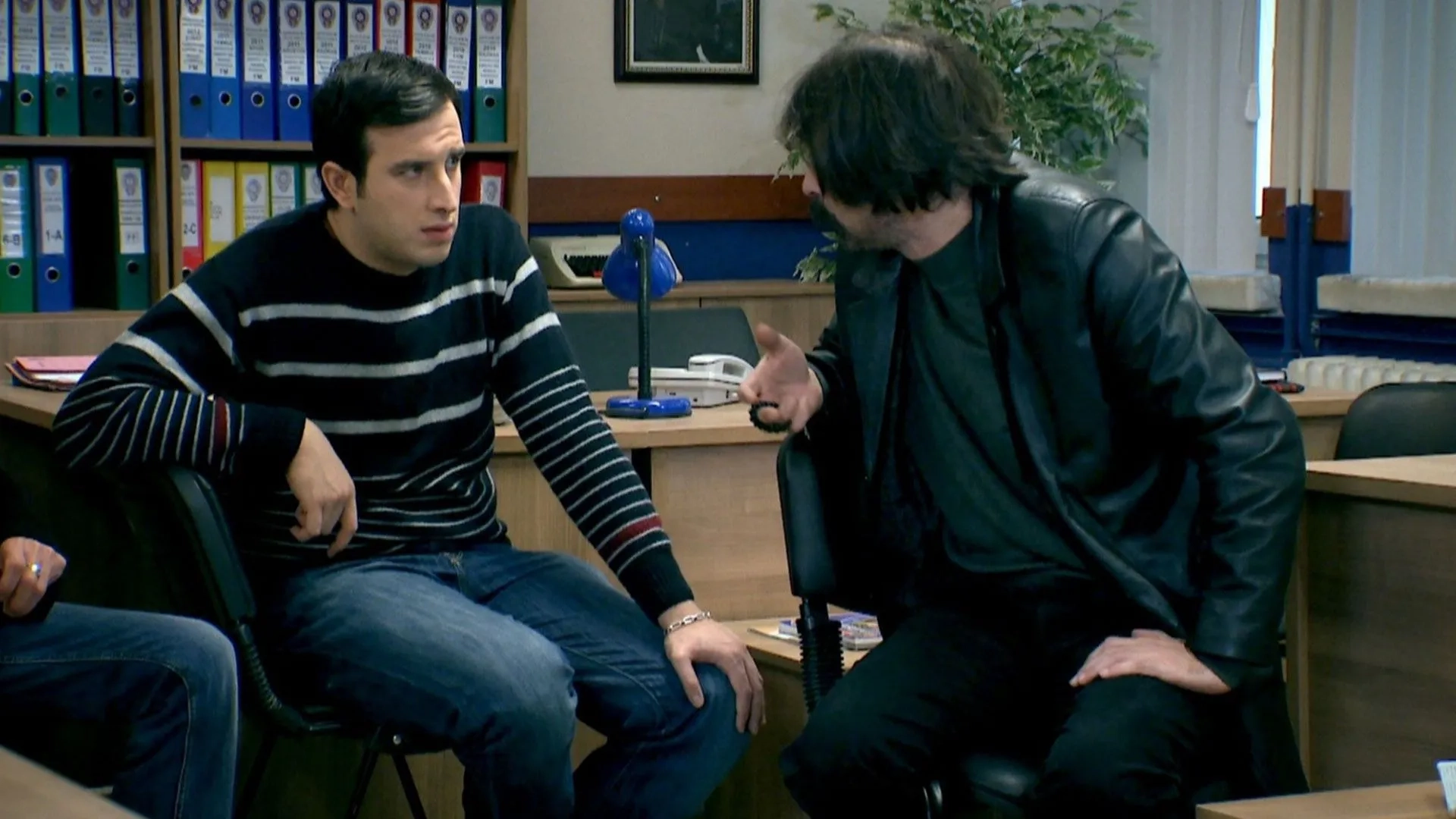 Erdal Besikçioglu and Fatih Artman in Behzat Ç: An Ankara Detective Story (2010)