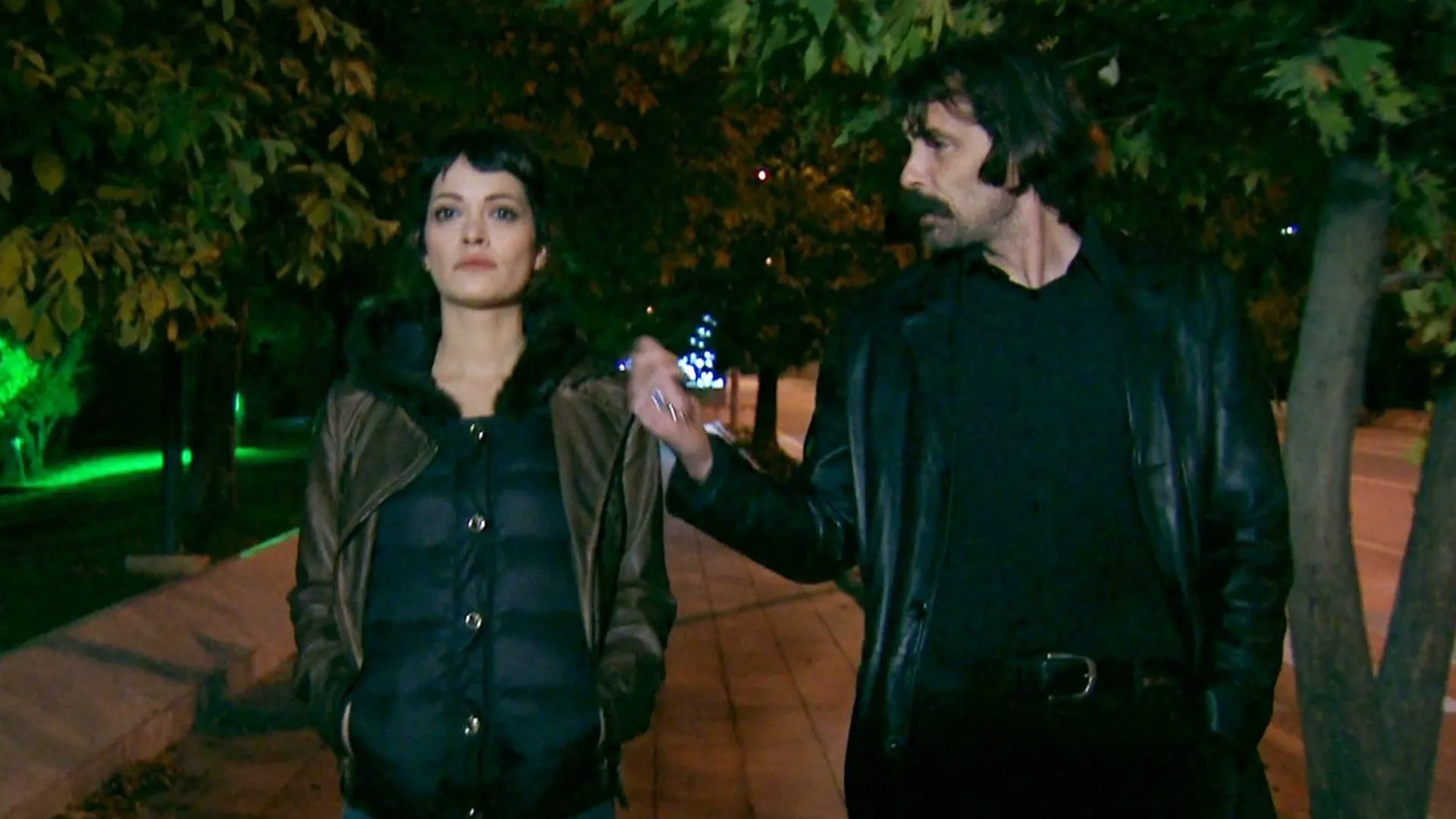 Erdal Besikçioglu and Sezin Akbasogullari in Behzat Ç: An Ankara Detective Story (2010)