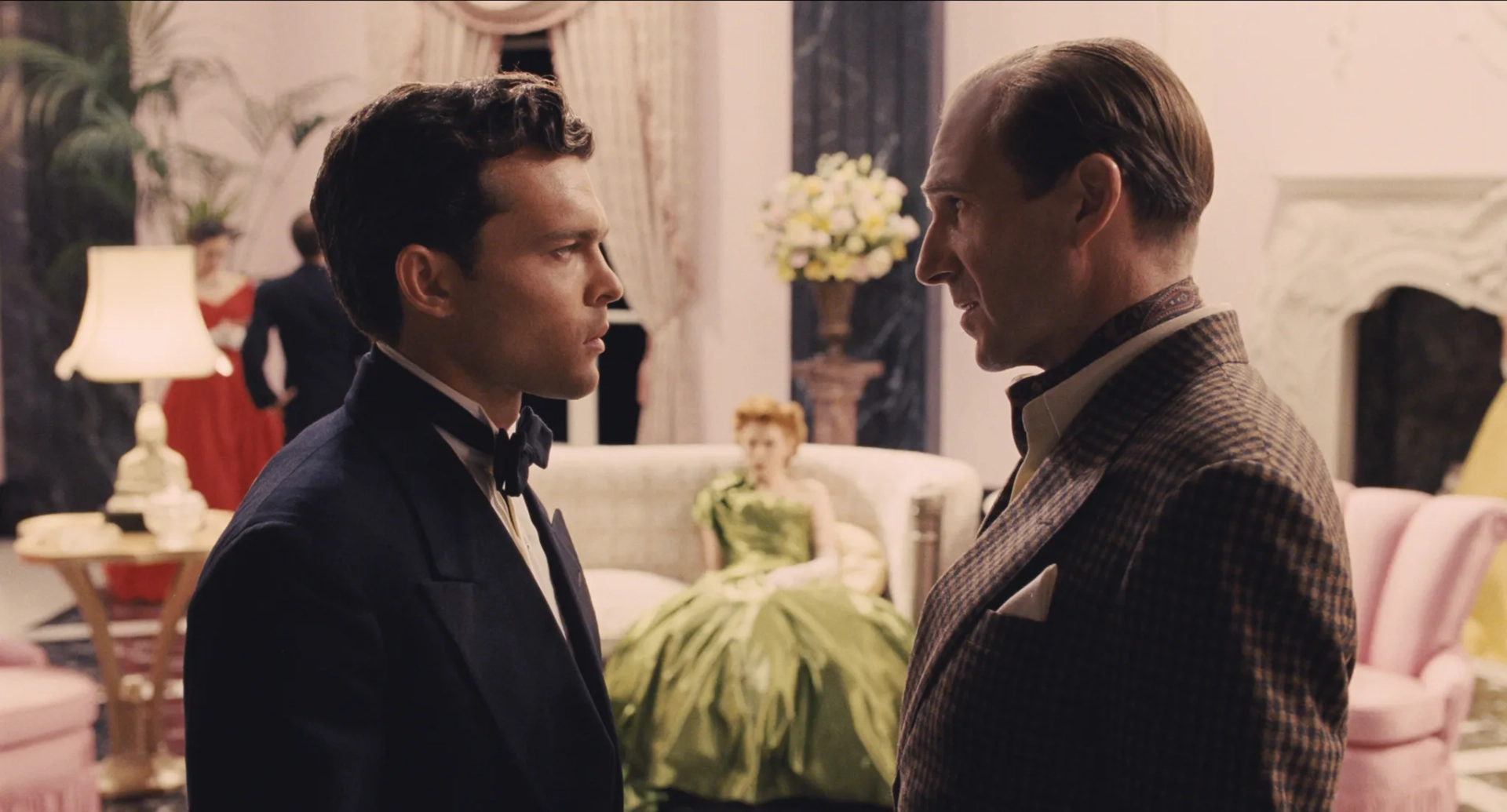 Ralph Fiennes and Alden Ehrenreich in Hail, Caesar! (2016)