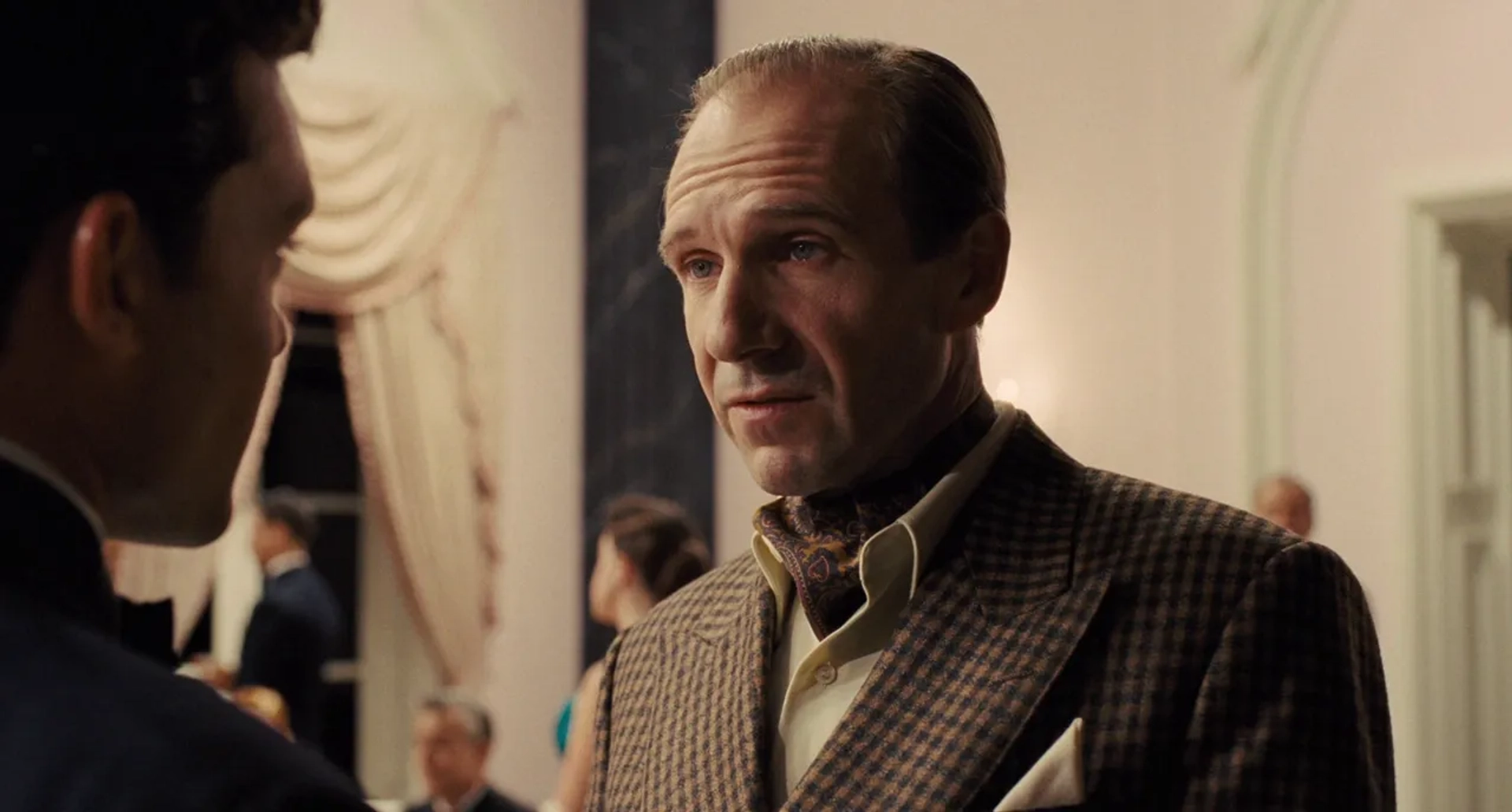 Ralph Fiennes and Alden Ehrenreich in Hail, Caesar! (2016)