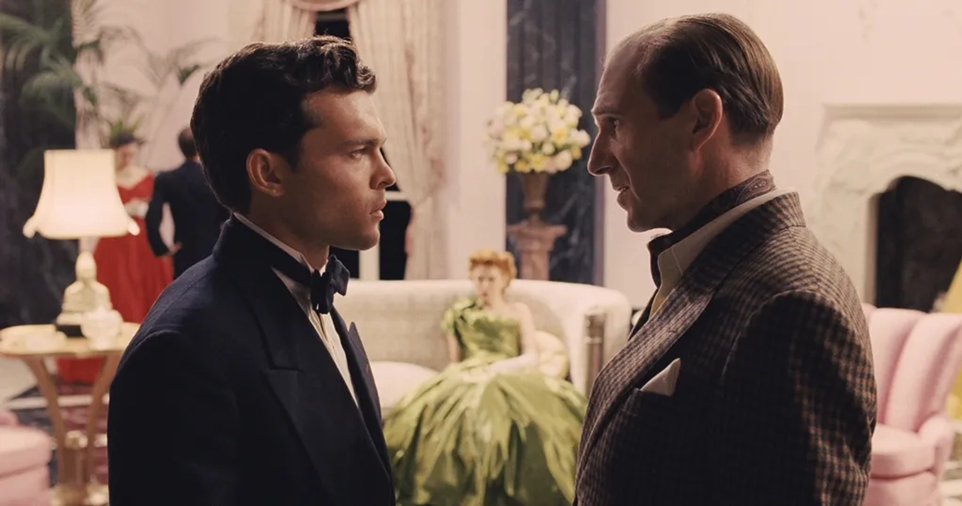 Ralph Fiennes, Emily Beecham, and Alden Ehrenreich in Hail, Caesar! (2016)