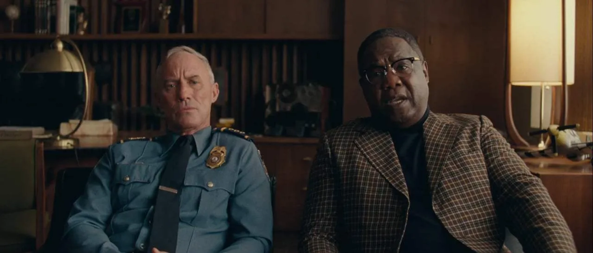 Robert John Burke and Isiah Whitlock Jr. in BlacKkKlansman (2018)