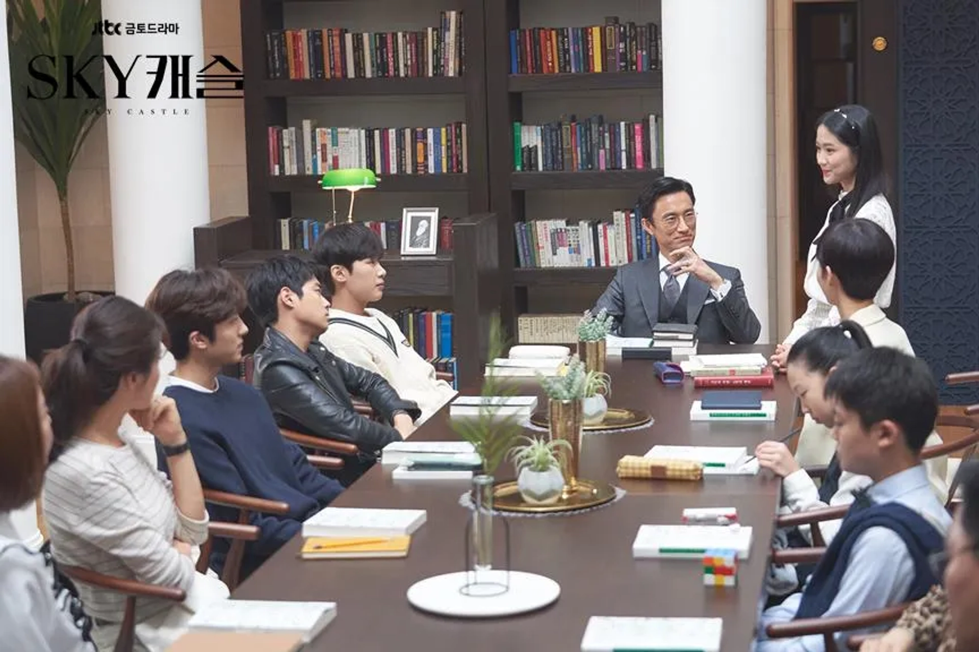 Kim Dong-Hee, Kim Hye-yoon, Chani, Eugene Lee, Kim Byeong-cheol, Lee Ji-Won, and Byeong-gyu Jo in SKY Castle (2018)