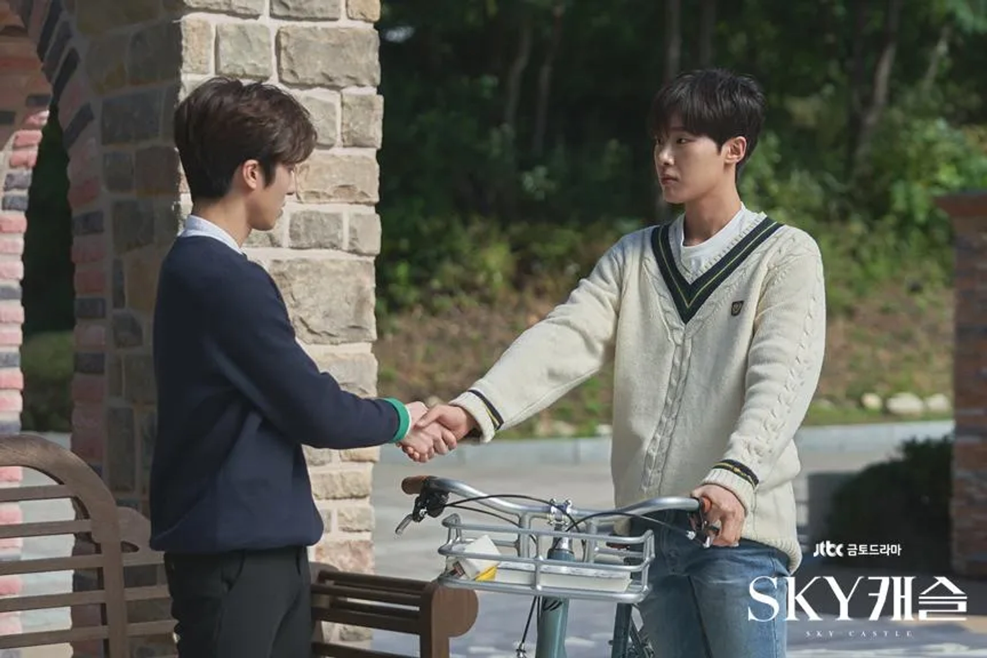 Kim Dong-Hee and Chani in SKY Castle (2018)