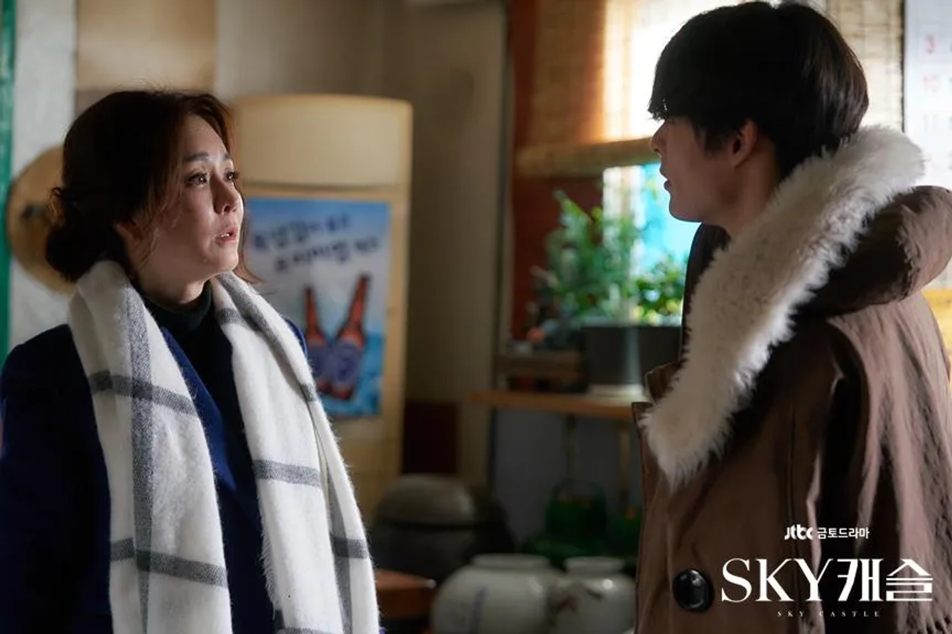 Kim Jung-nan and Geon-Hee Song in SKY Castle (2018)