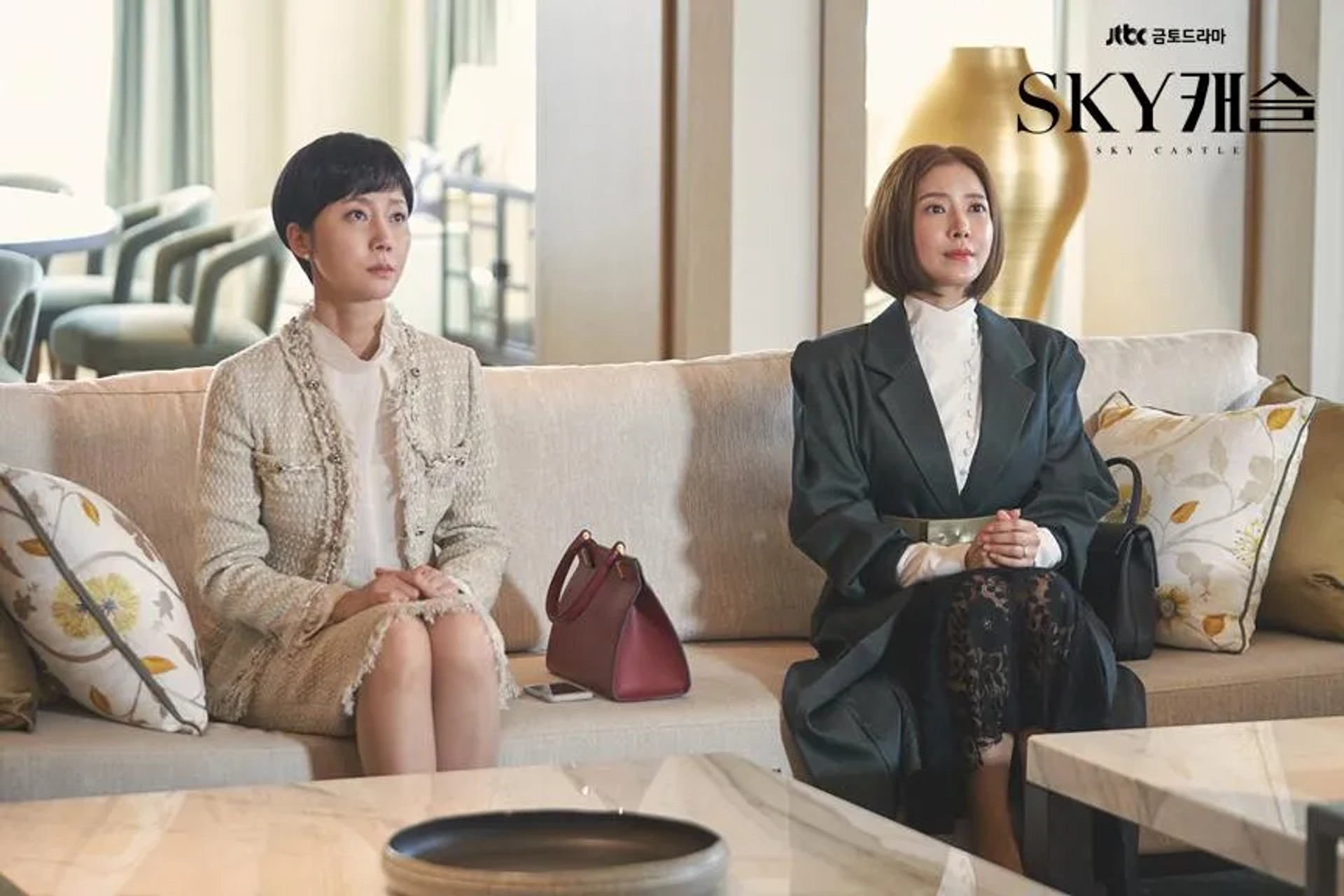 Yum Jung-ah and Yun Se-ah in SKY Castle (2018)