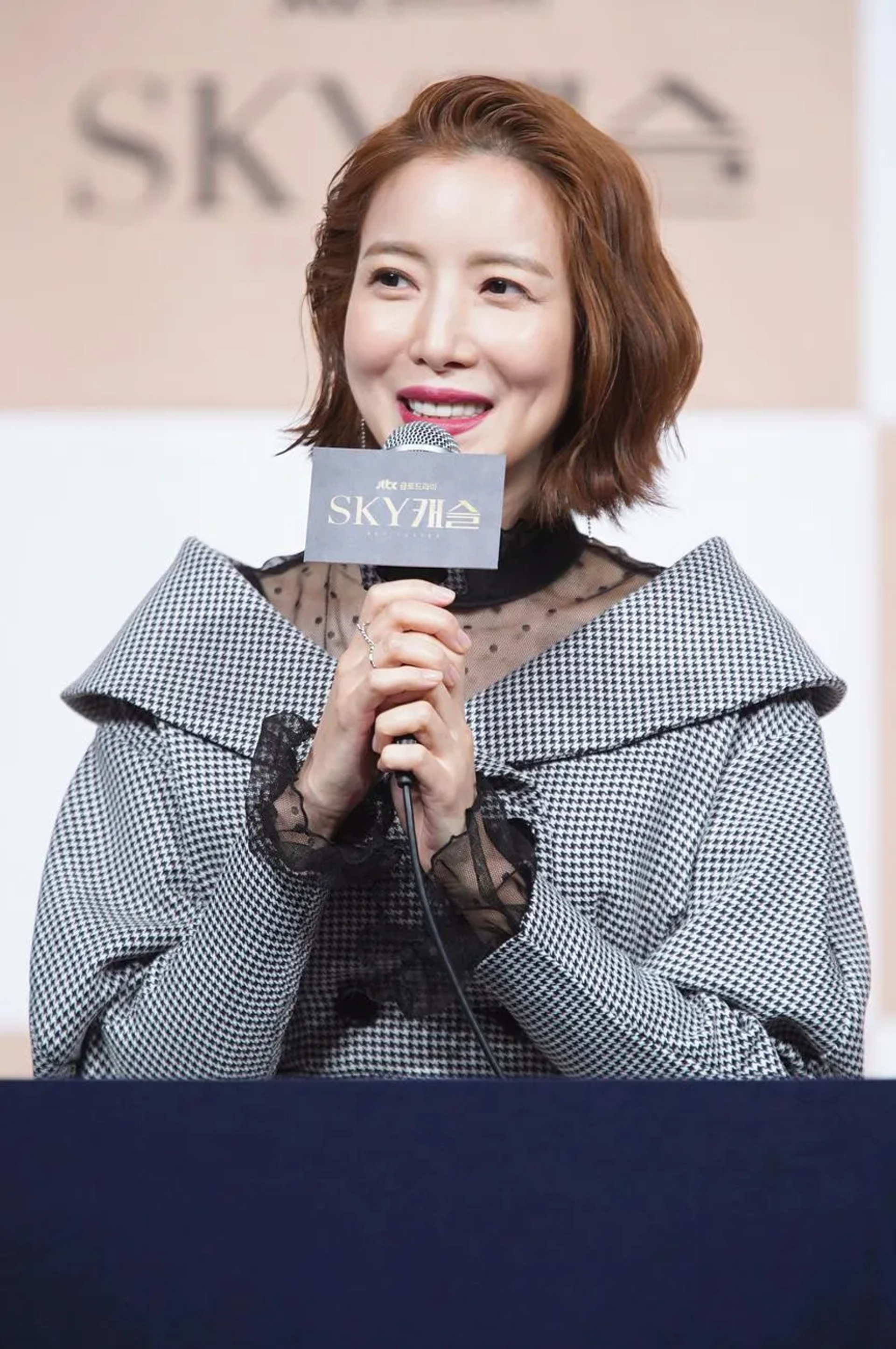 Yun Se-ah at an event for SKY Castle (2018)