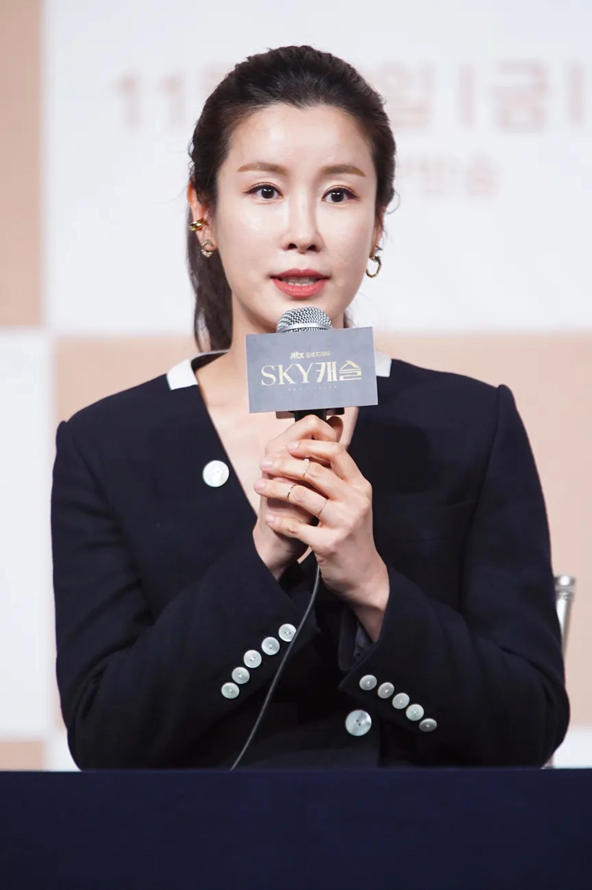 Tae-ran Lee at an event for SKY Castle (2018)