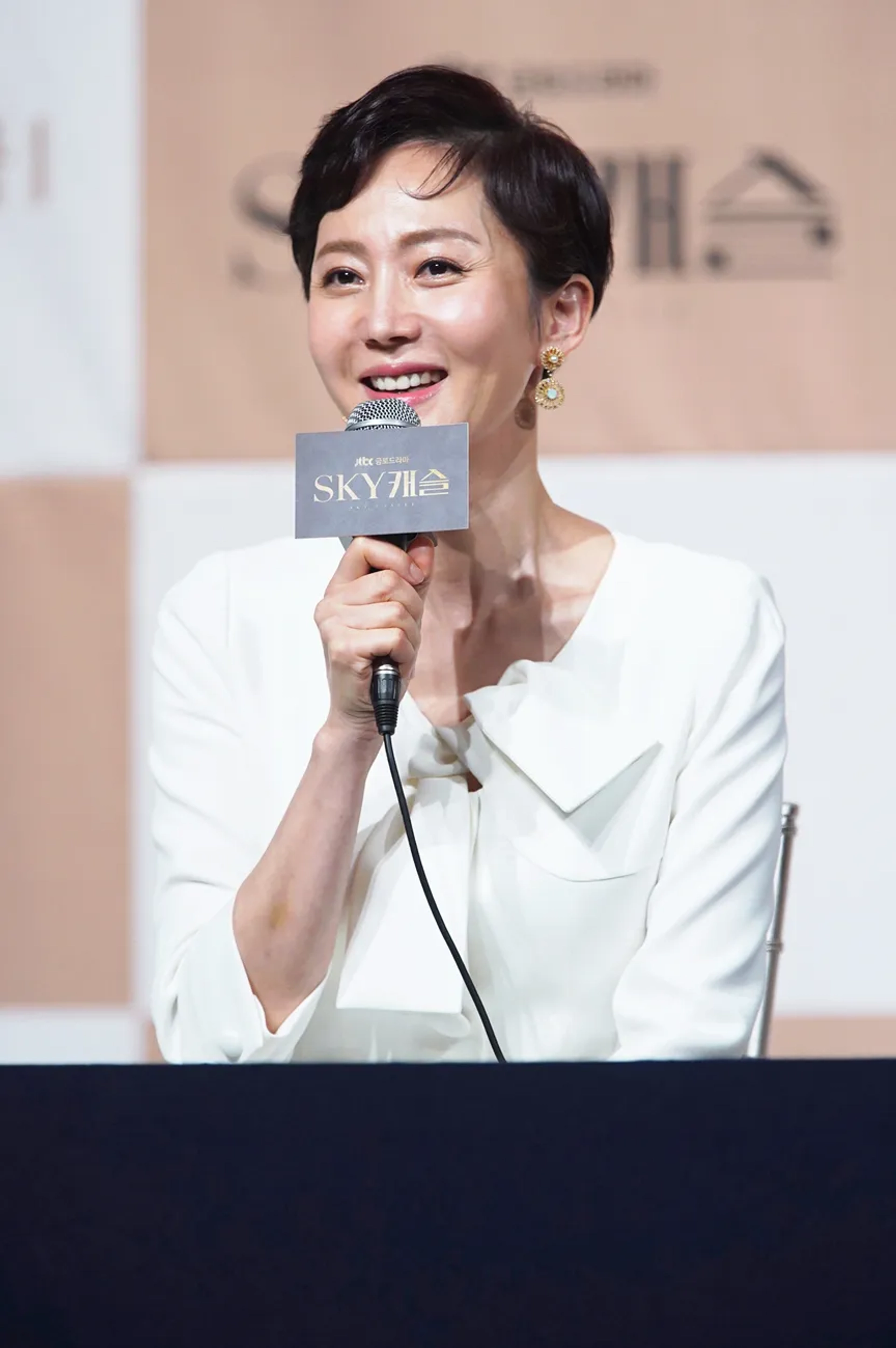 Yum Jung-ah at an event for SKY Castle (2018)