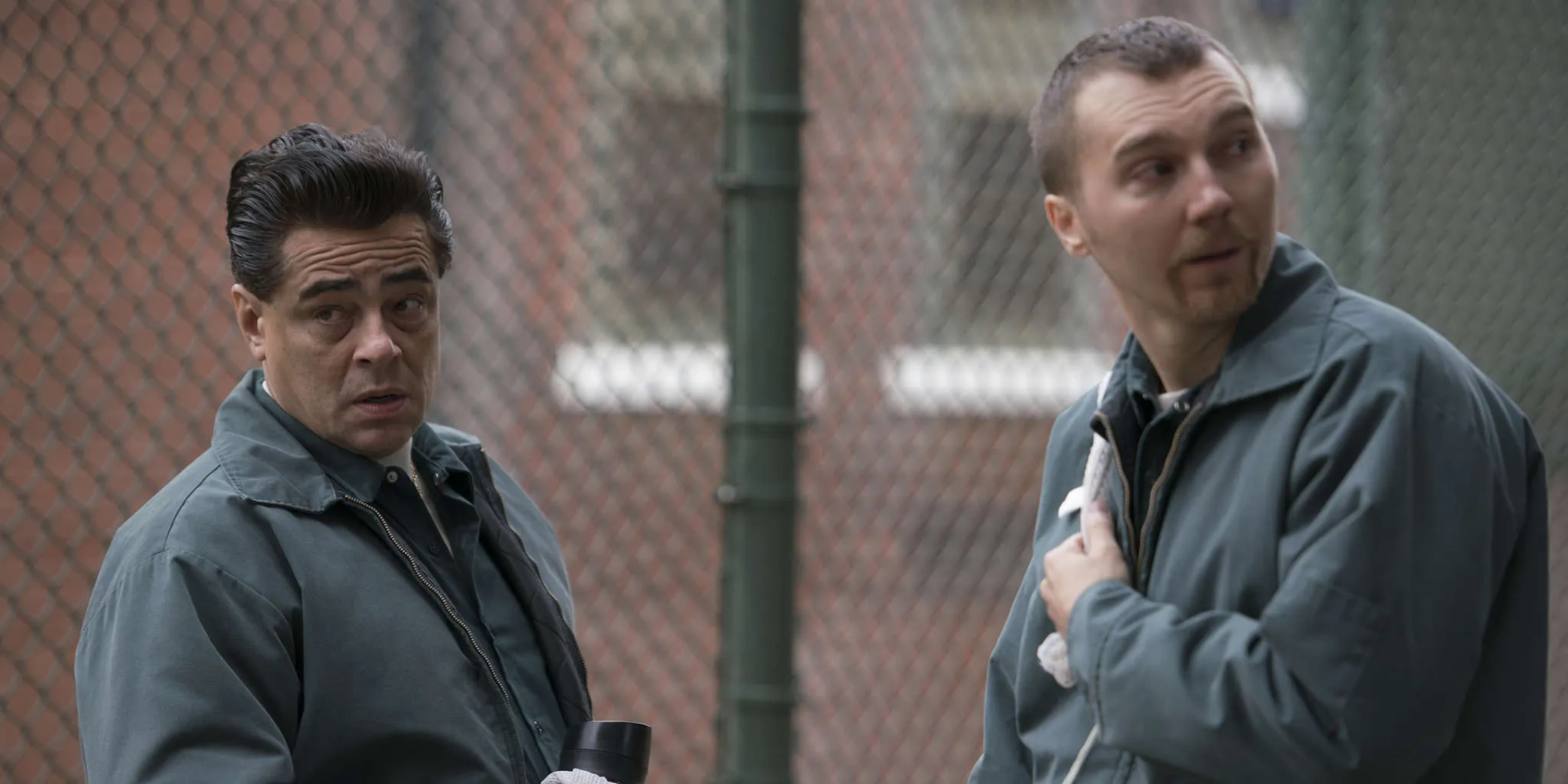 Benicio Del Toro and Paul Dano in Escape at Dannemora (2018)