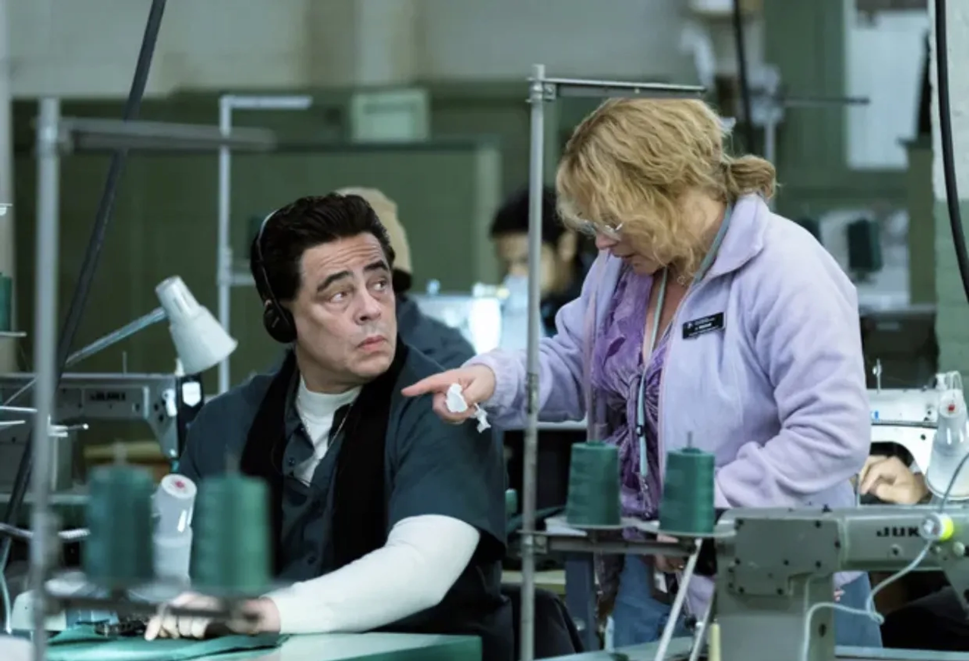 Patricia Arquette and Benicio Del Toro in Escape at Dannemora (2018)