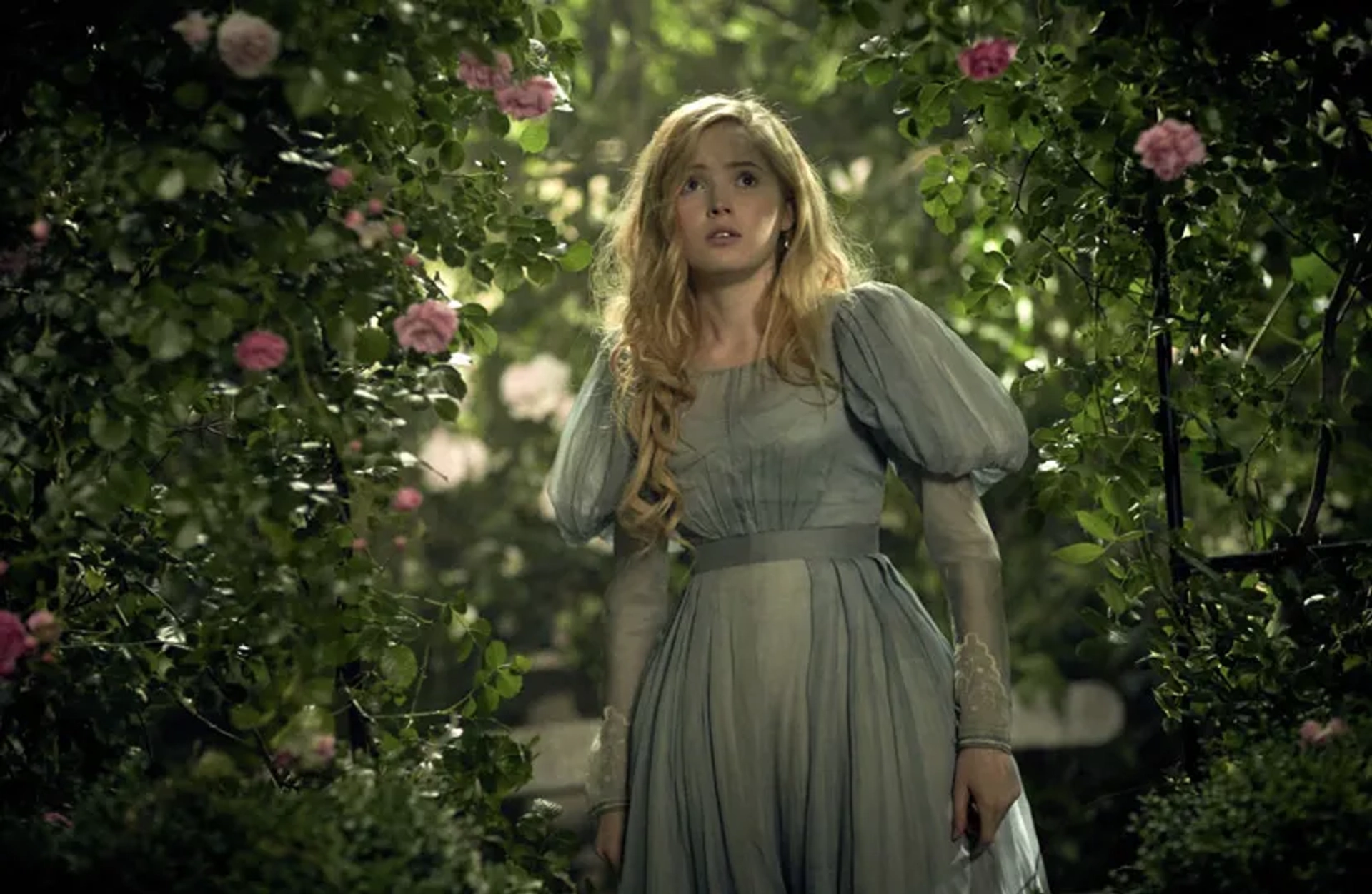 Ellie Bamber in Les Misérables (2018)