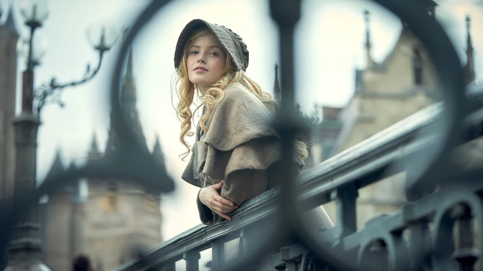 Ellie Bamber in Les Misérables (2018)