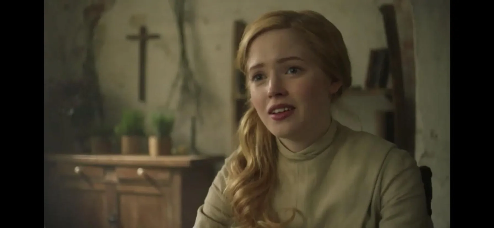 Ellie Bamber in Les Misérables (2018)