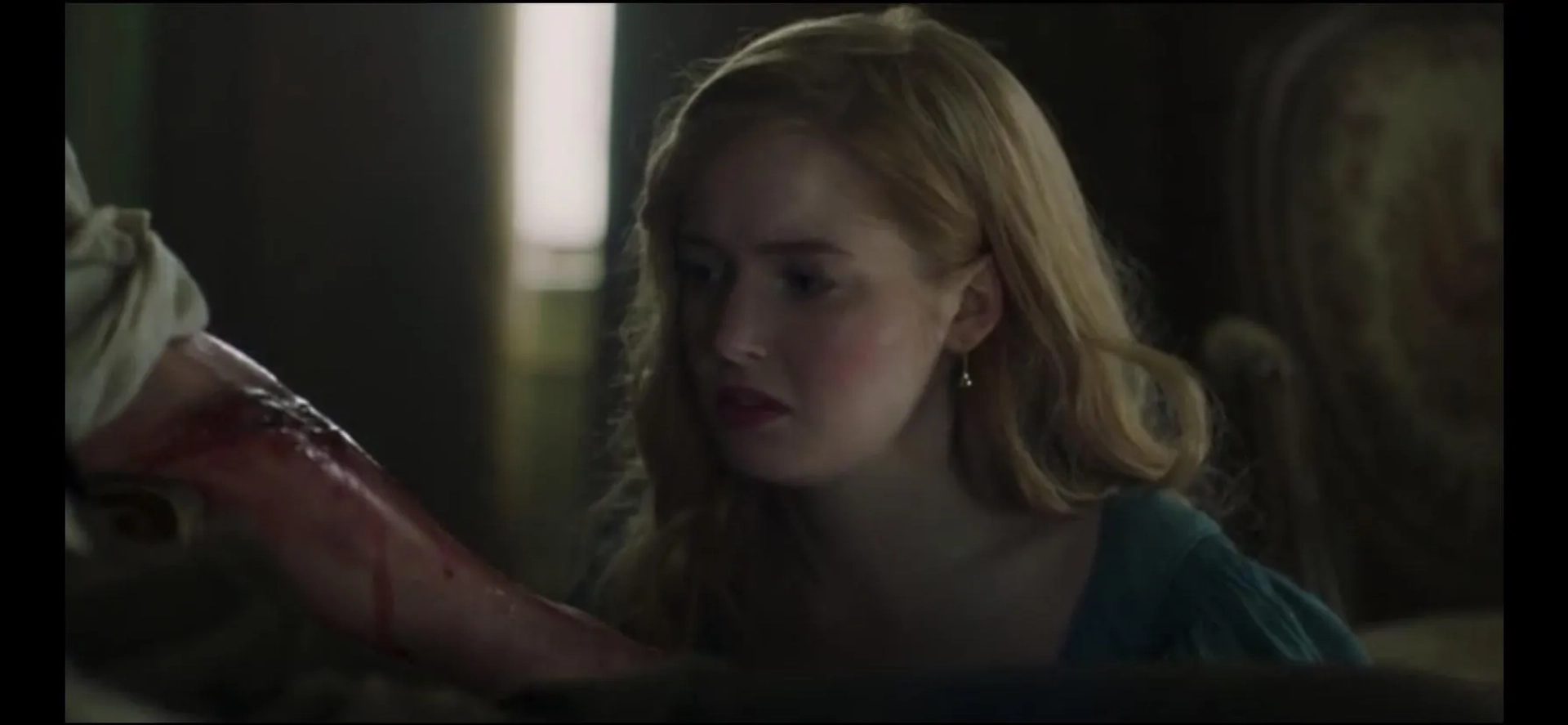 Ellie Bamber in Les Misérables (2018)